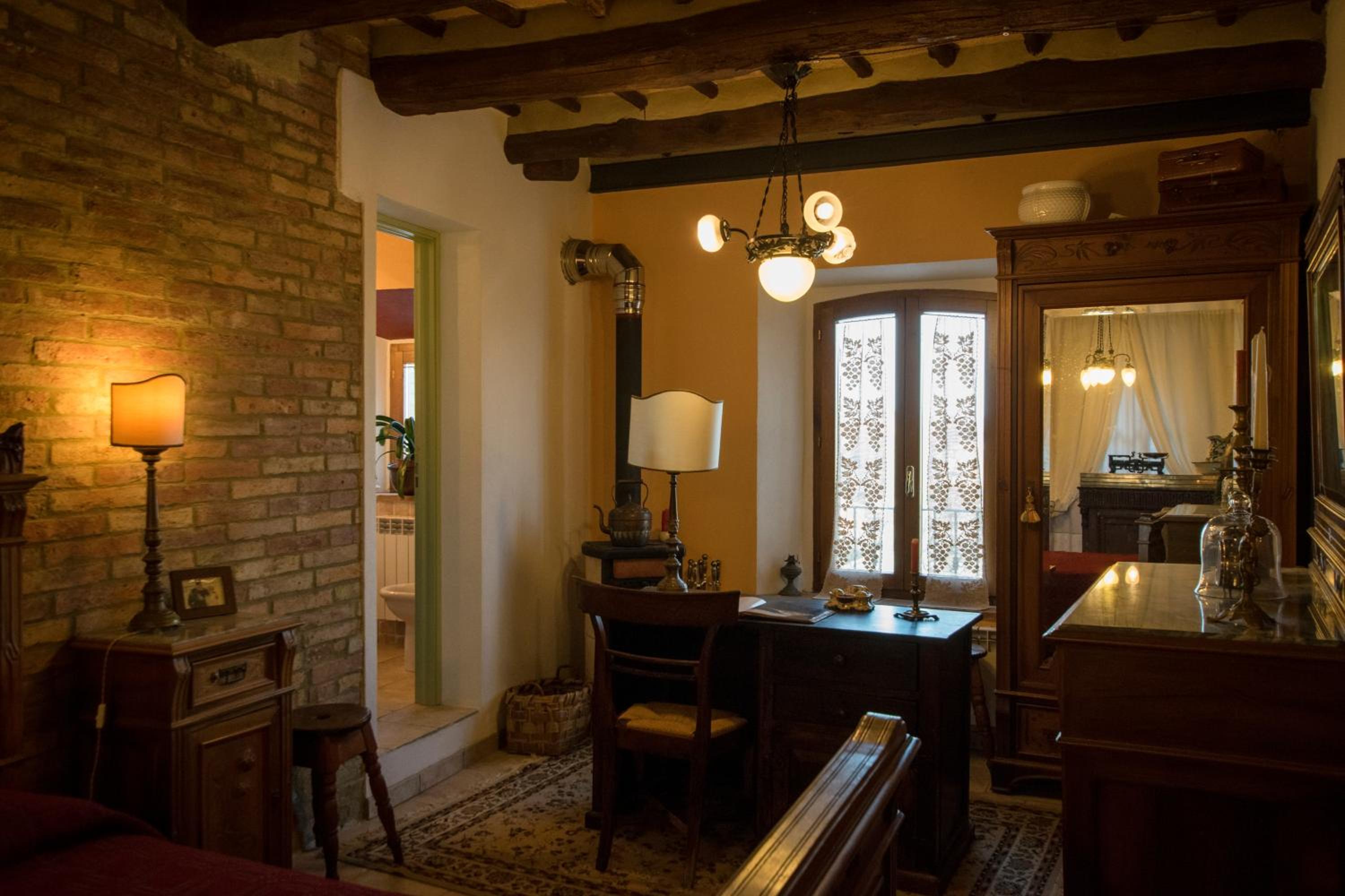 One-Bedroom Apartment - Photo 1