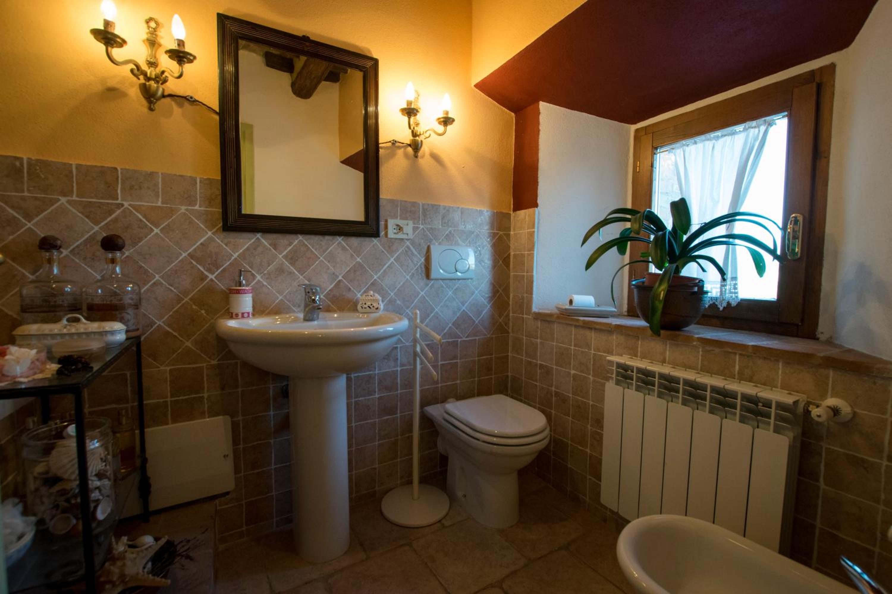One-Bedroom Apartment - Photo 2