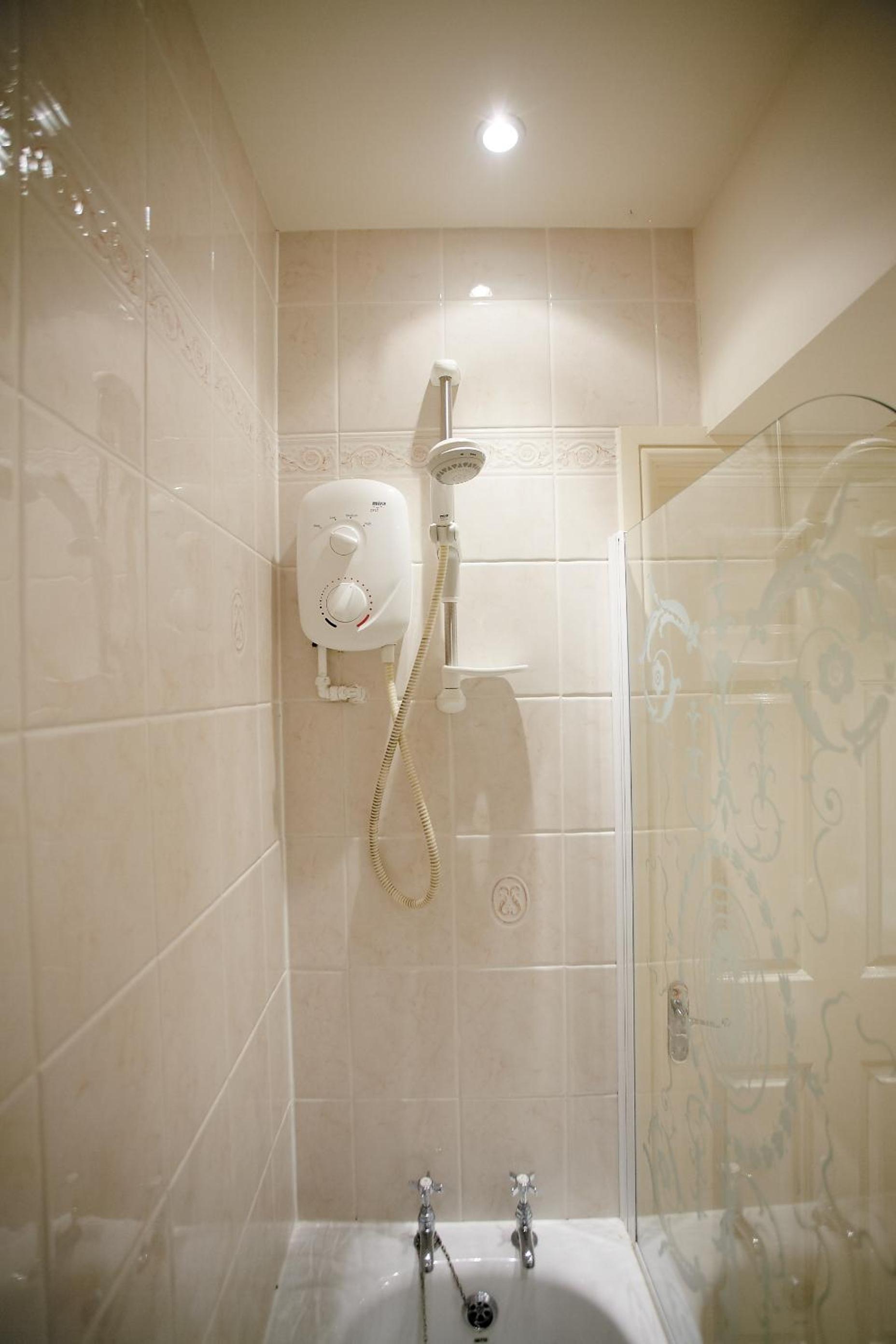 Double Room - Photo 7