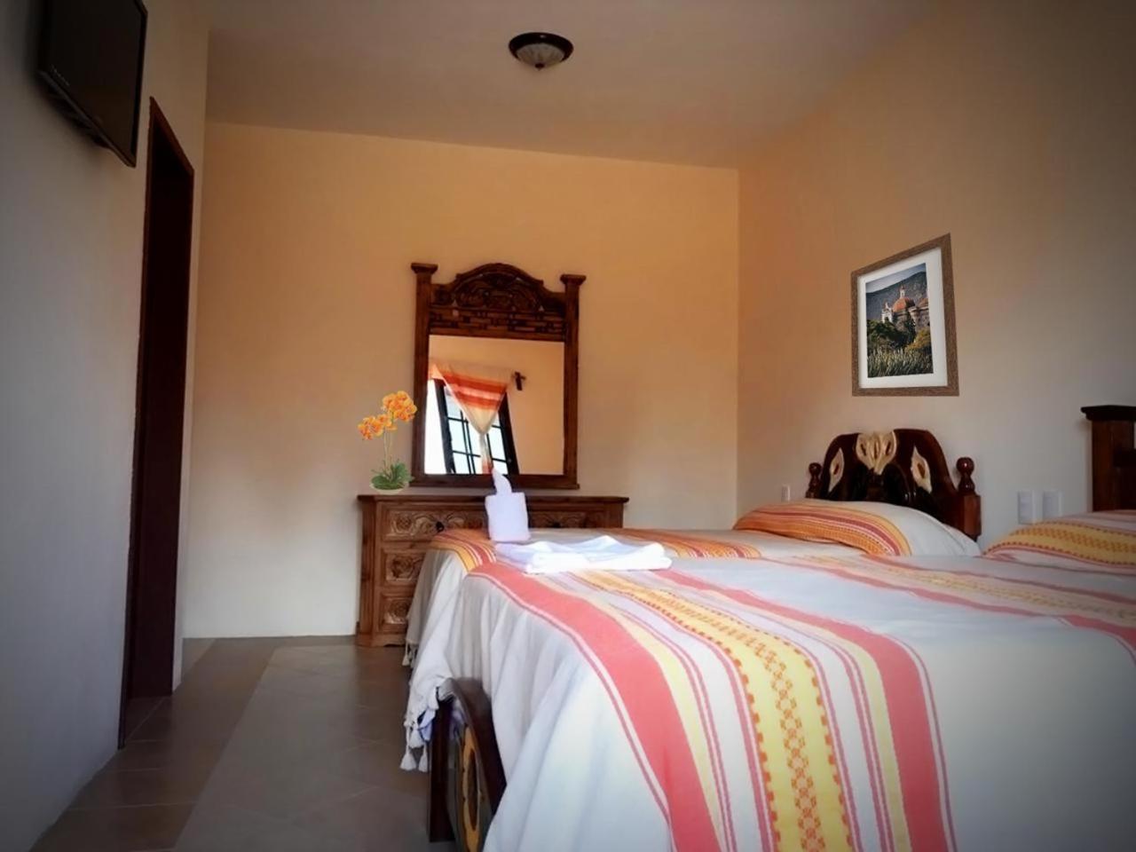 Twin Room with Private Bathroom photo 3