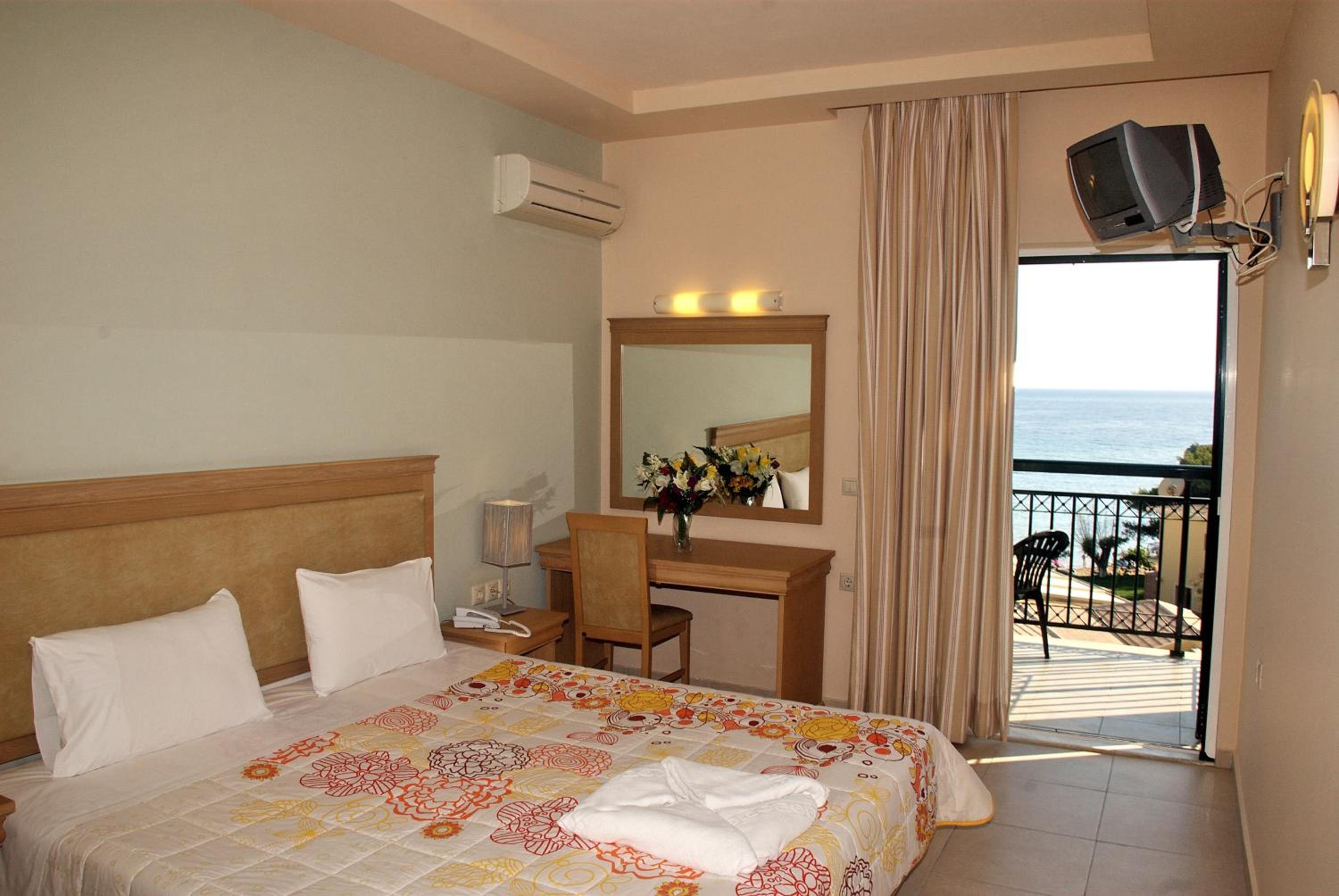 Double or Twin Room with Sea View - Photo 31