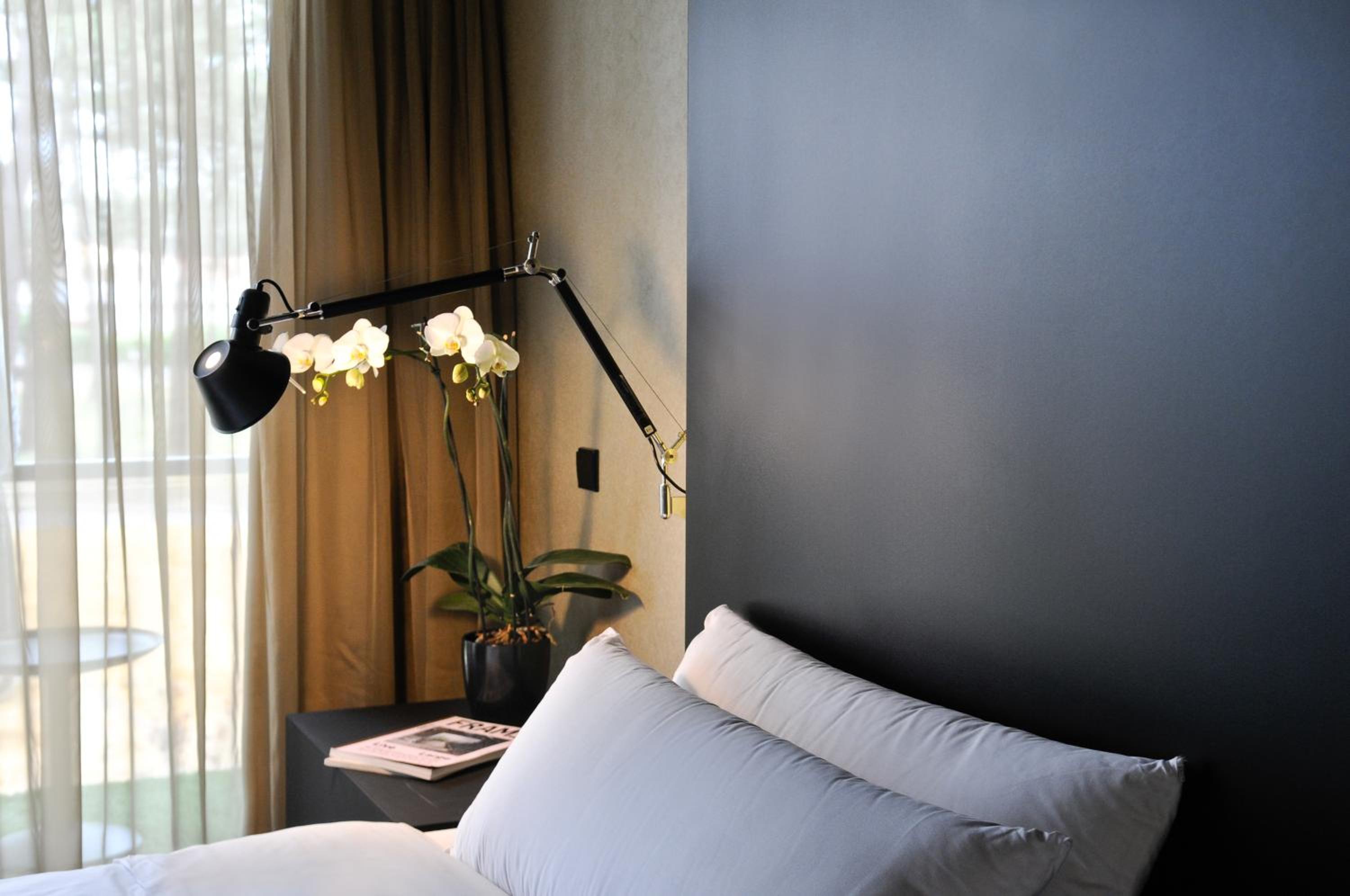 Double or Twin Room with Pool View photo 3