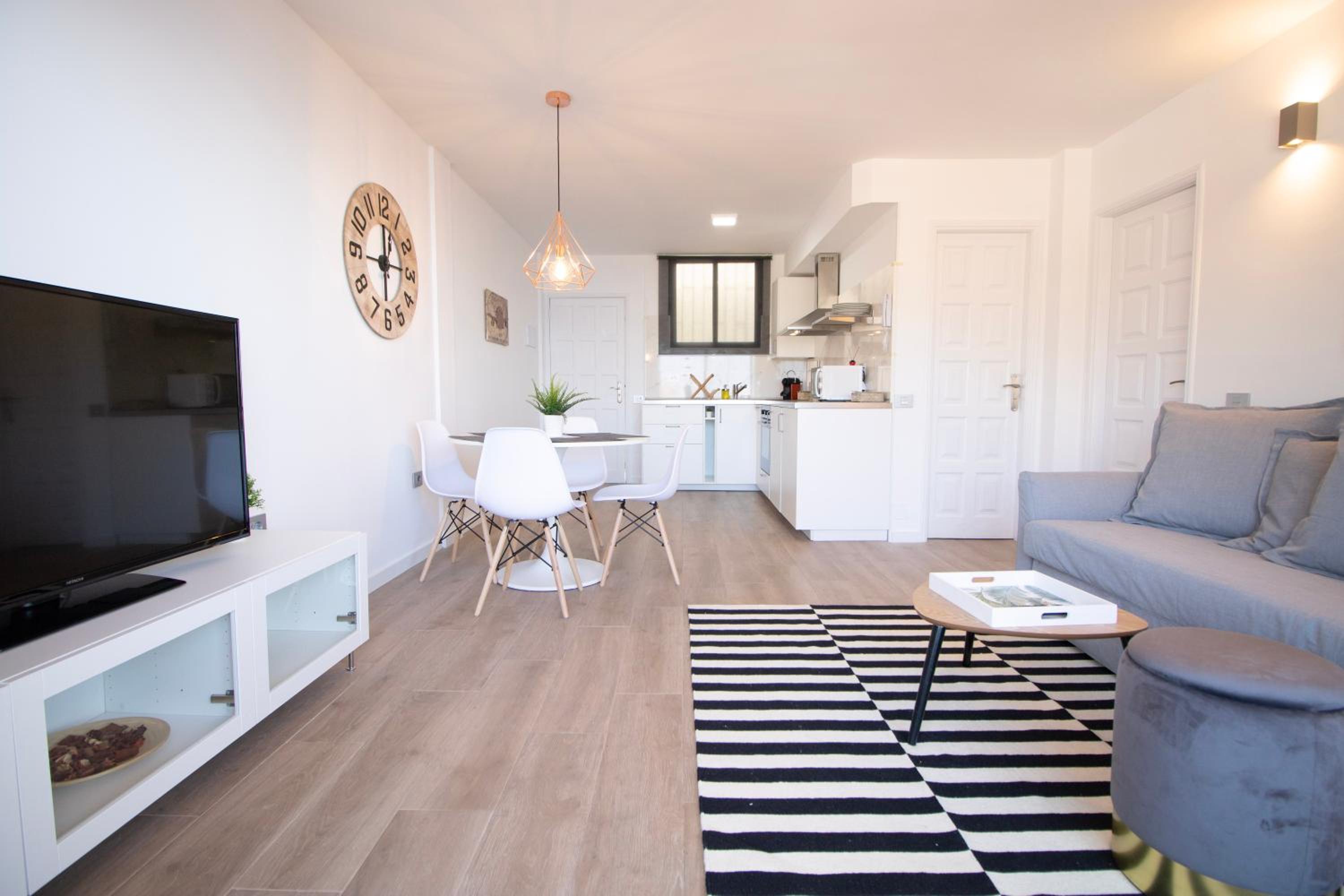 One-Bedroom Apartment photo 2