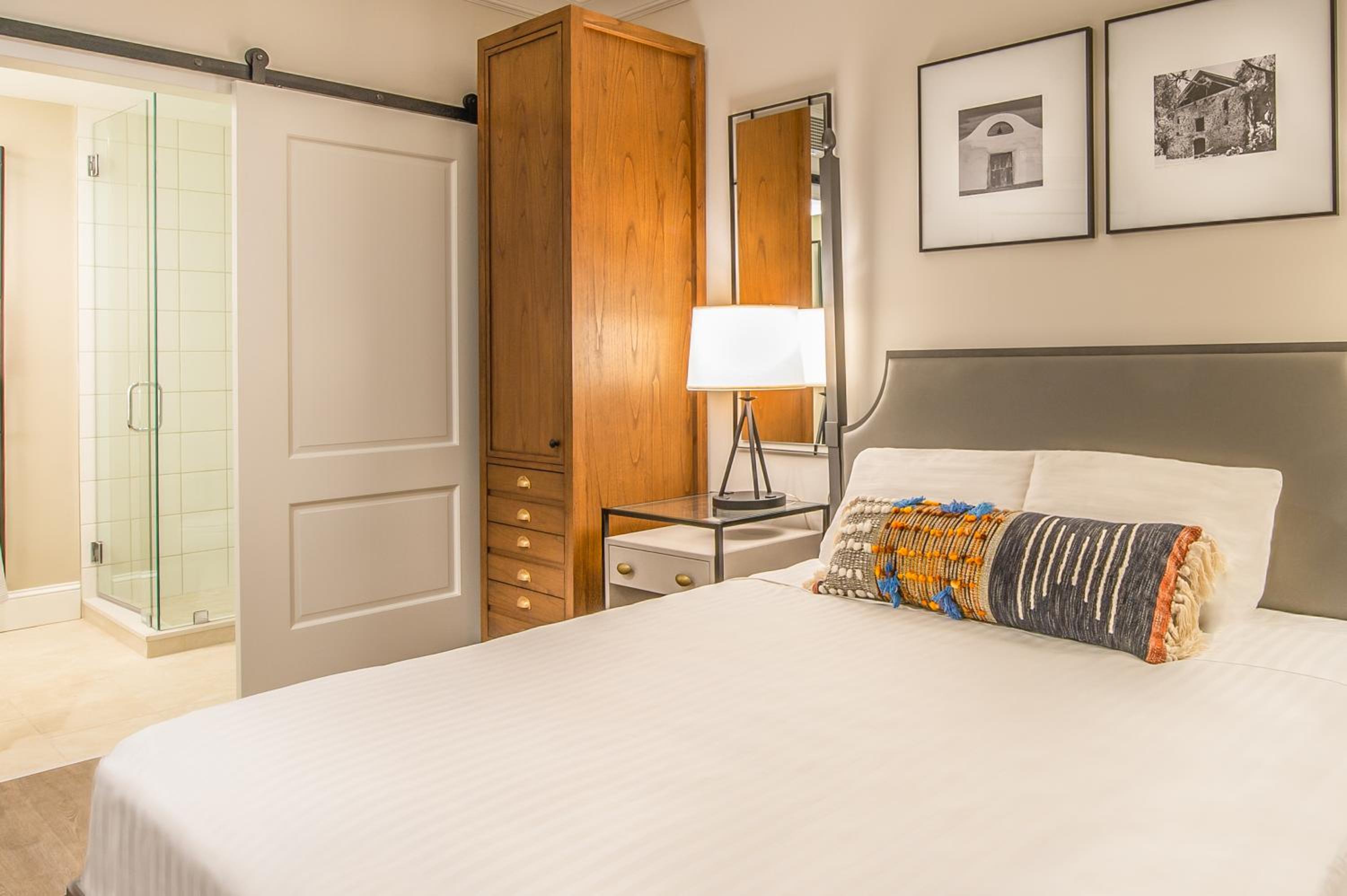 Deluxe Queen Room - Photo 4