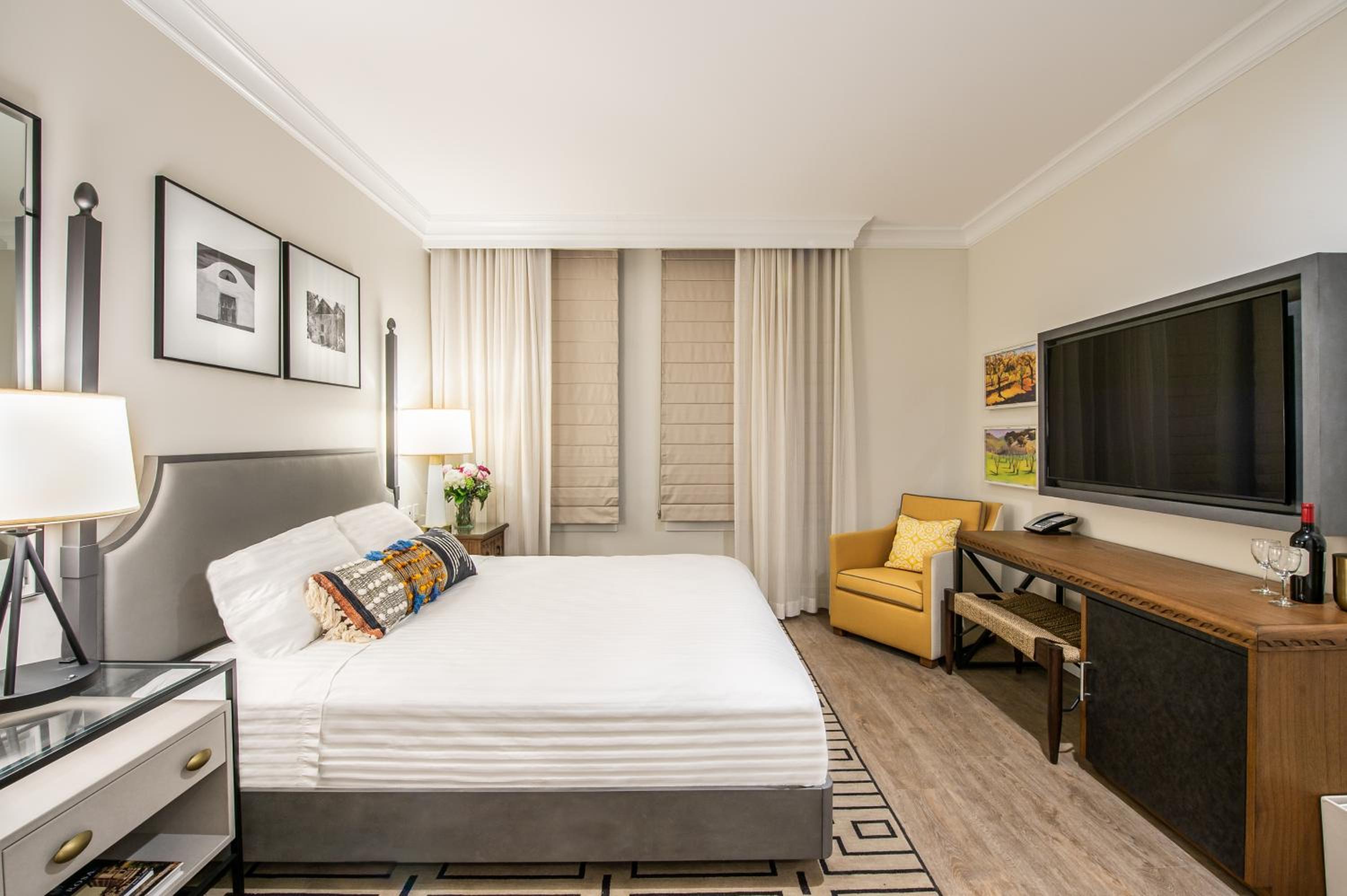 Deluxe King Room - Photo 2