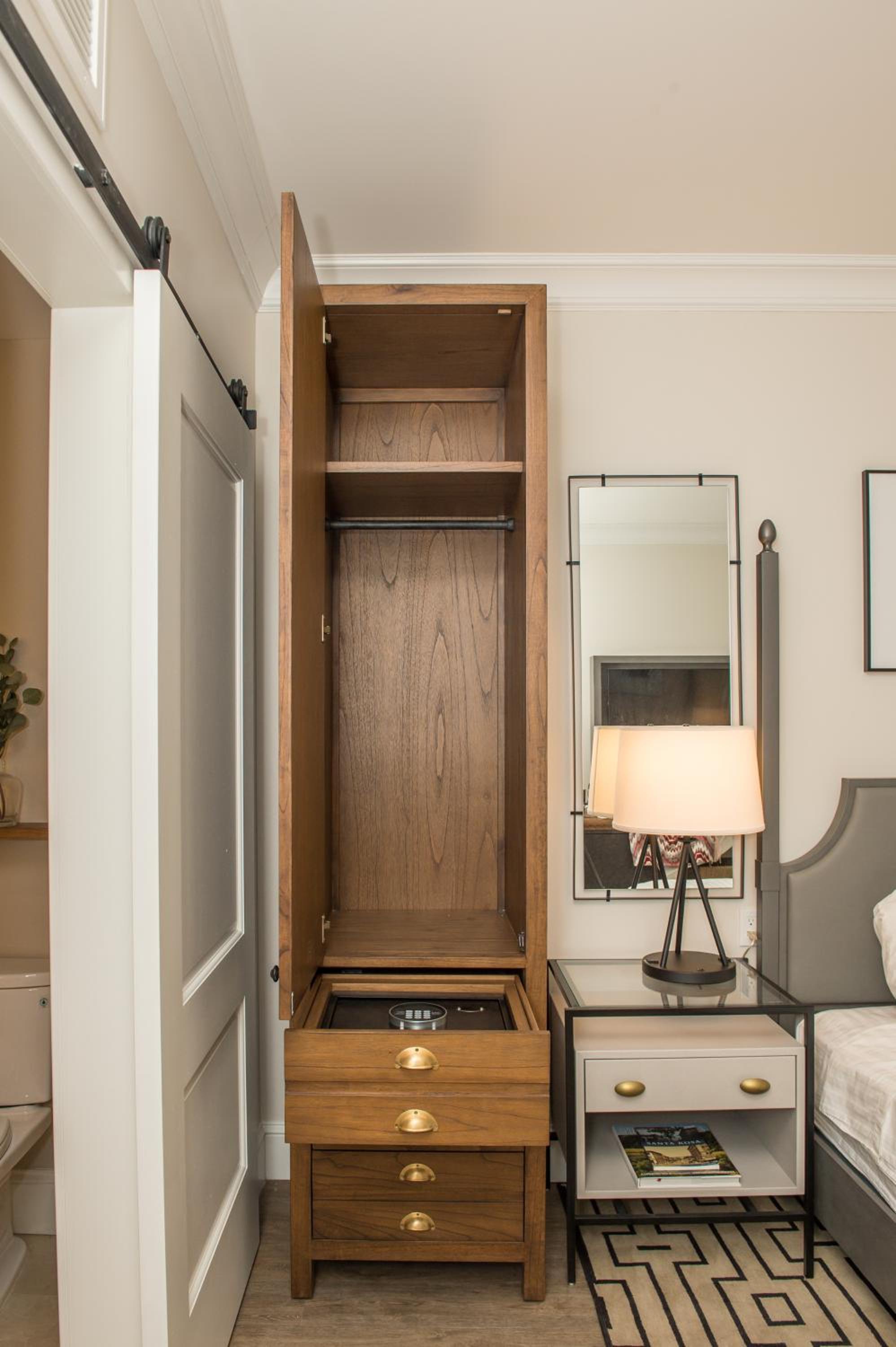 Standard King Room - Photo 7