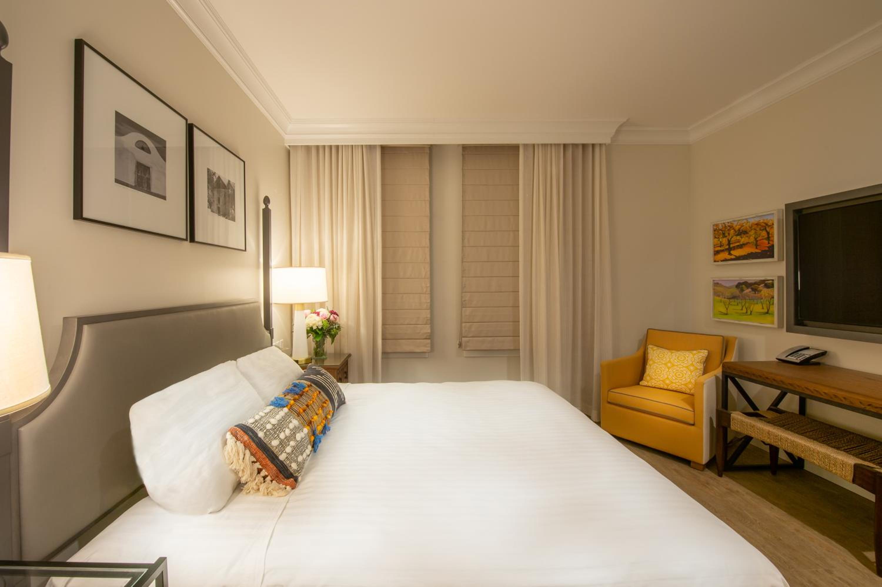 Deluxe King Room - Photo 3