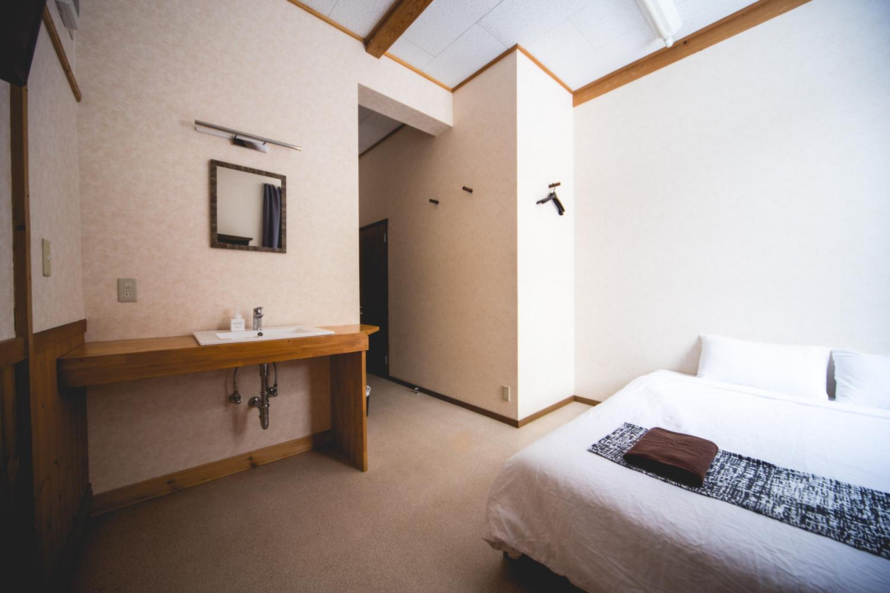 Family Room with Private Bathroom photo 2