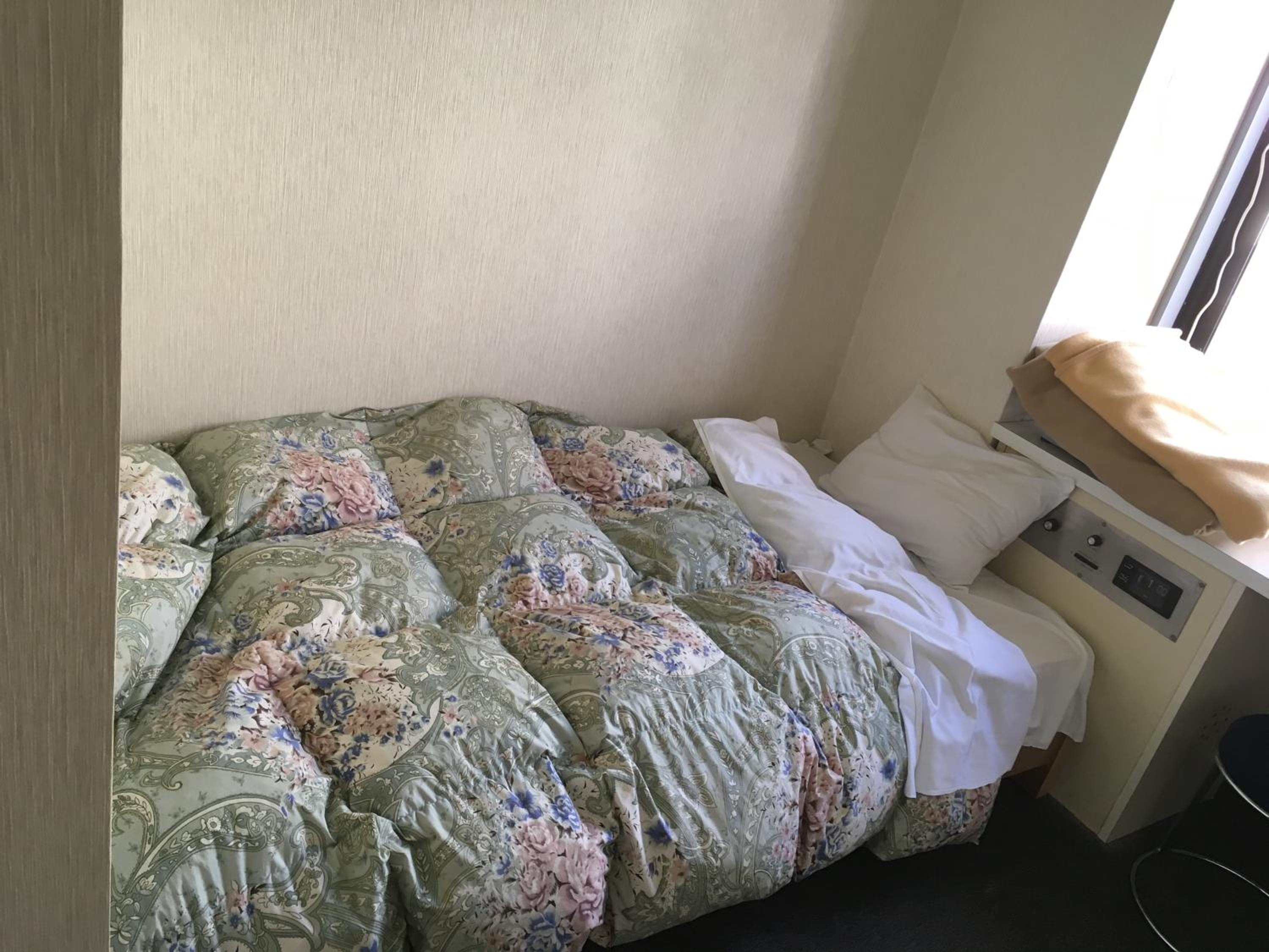 Single Room with Shared Bathroom photo 2