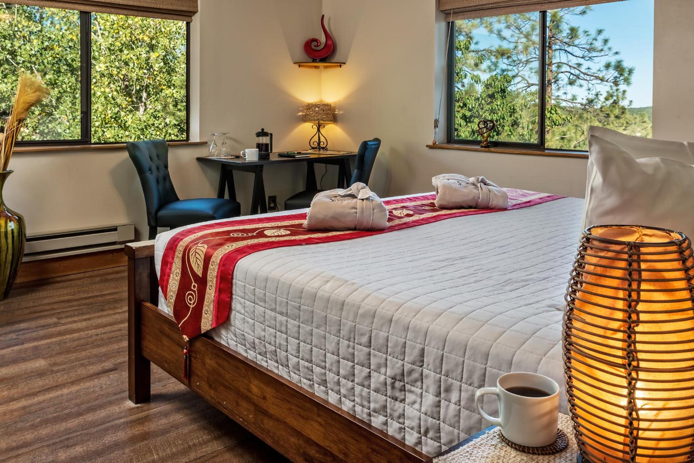 Deluxe King Room photo 1