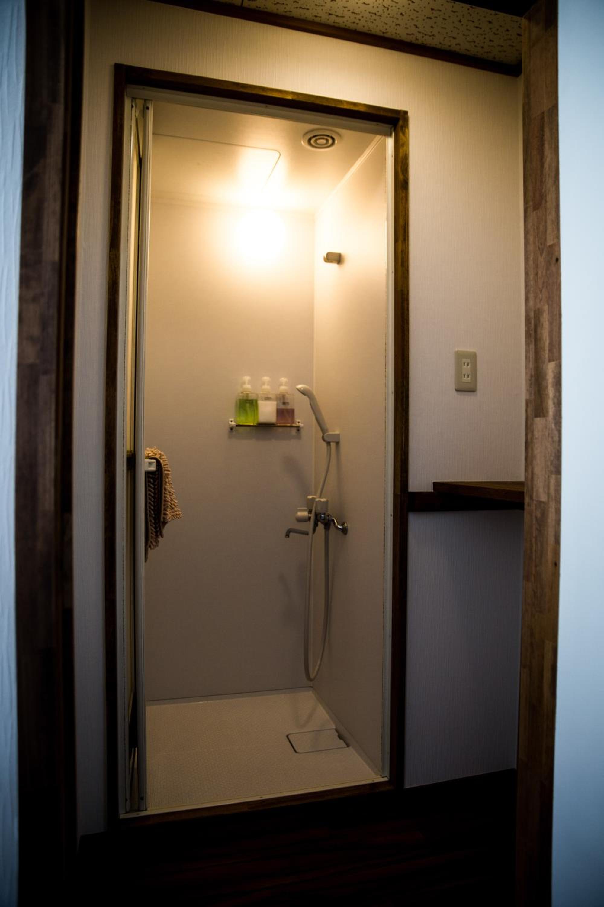 Single Room with Shared Shower and Toilet photo 2