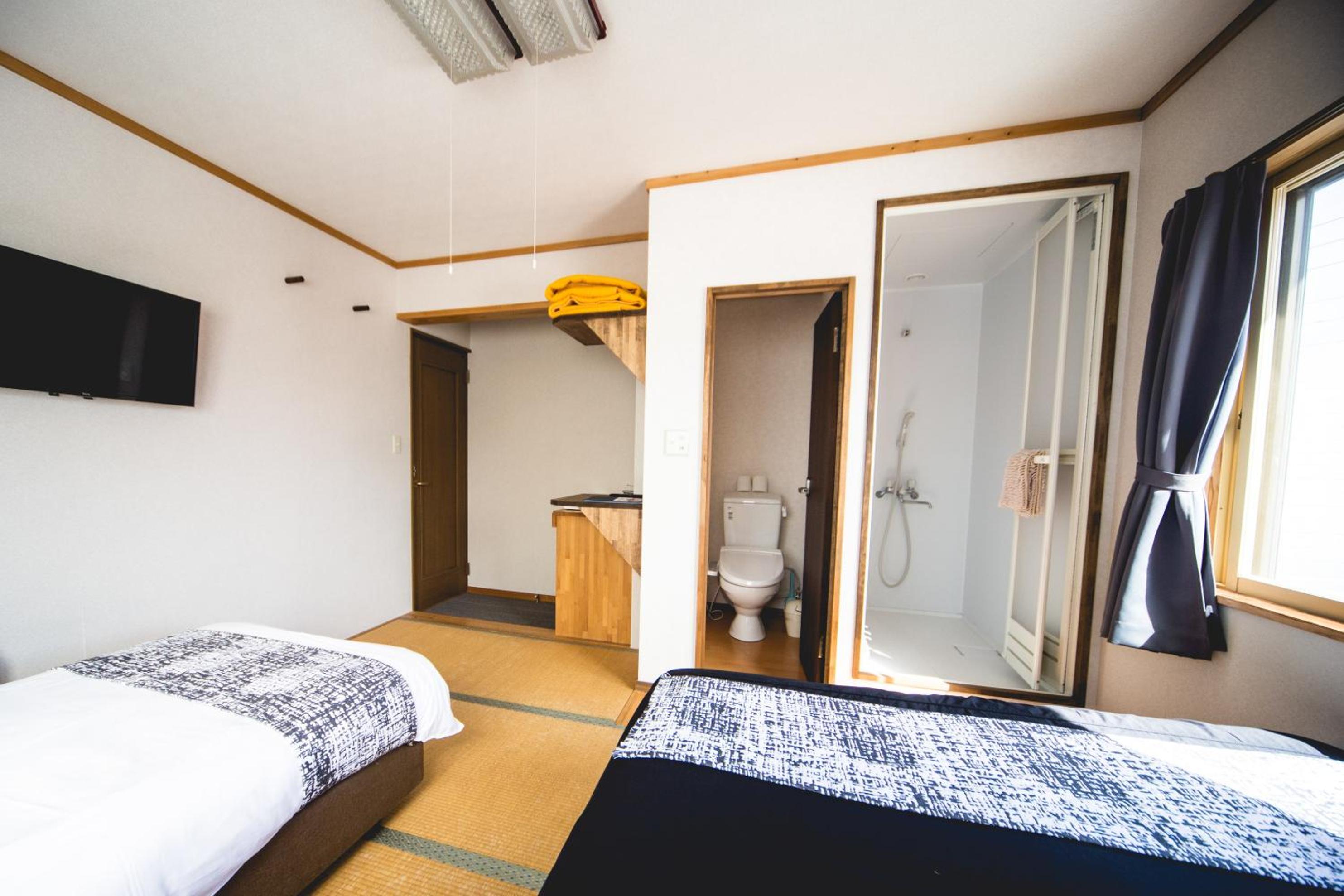 Triple Room with Private Bathroom photo 2