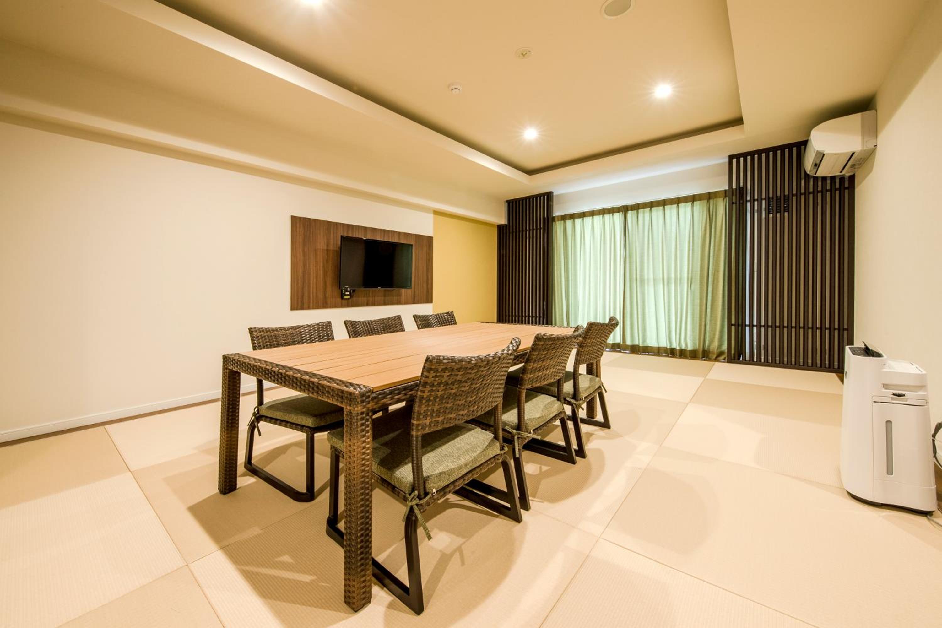 Standard Family Room - Low Floor