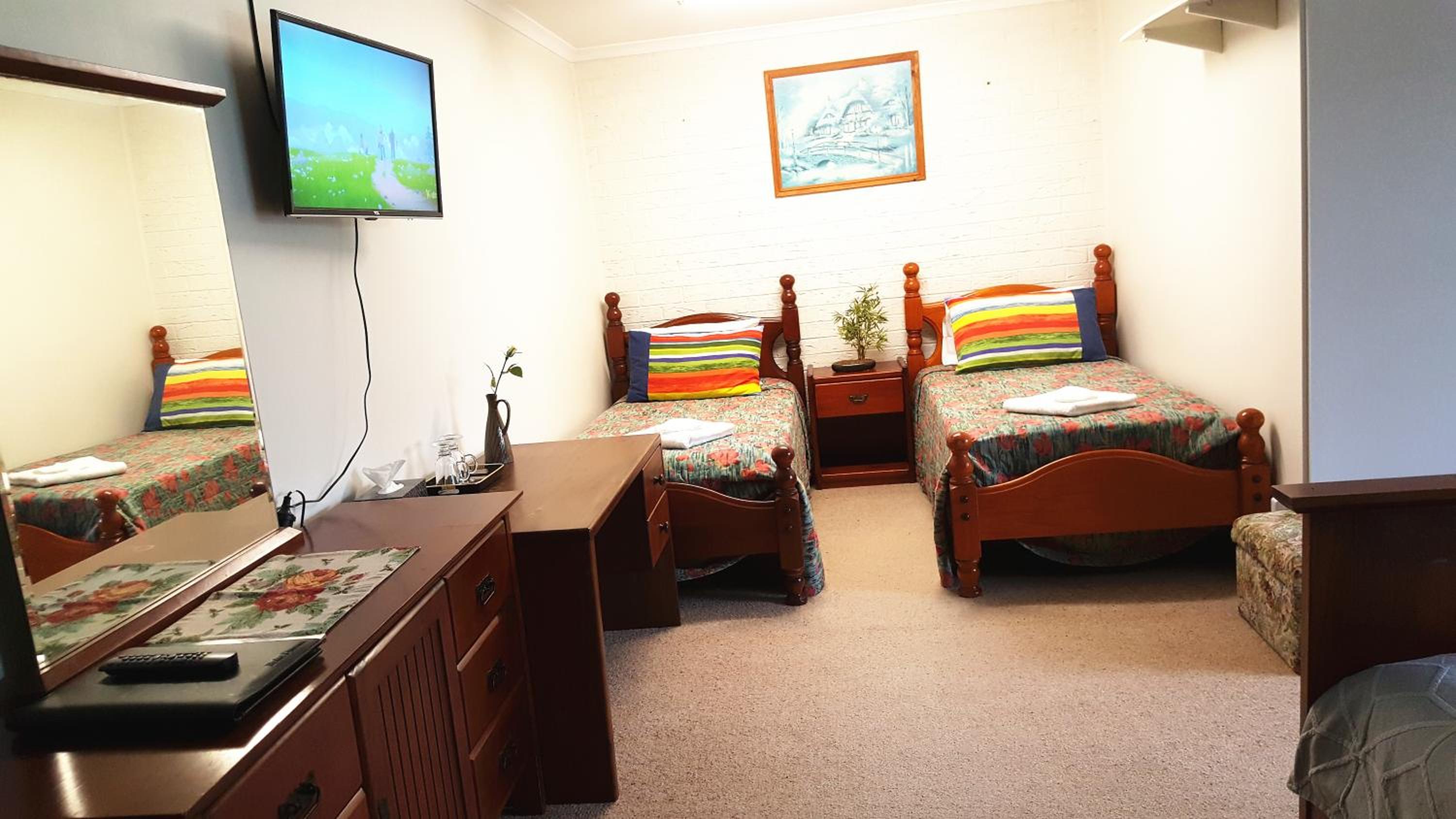 Deluxe Double Room (2 Adults + 1 Child)
