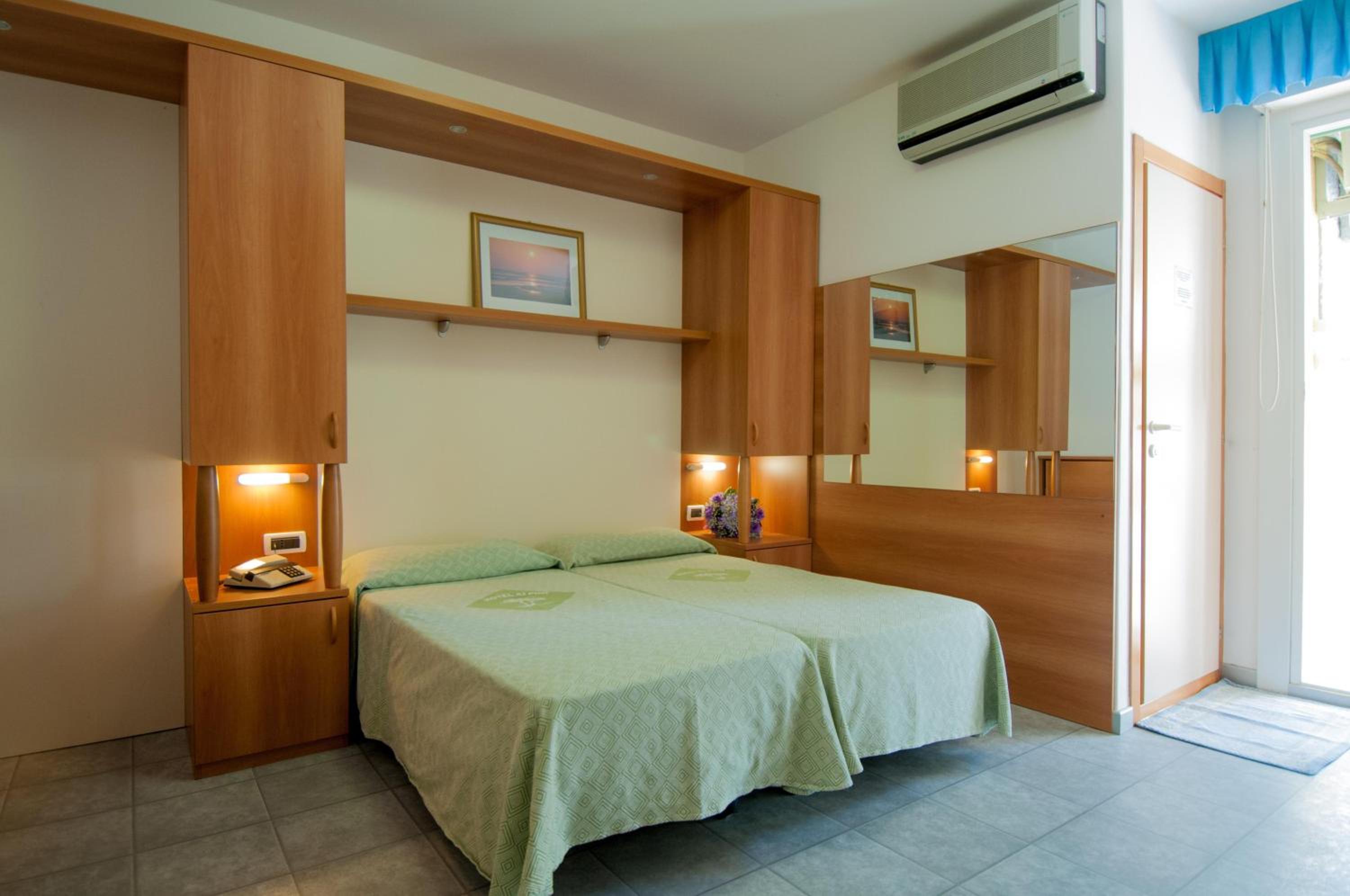 Twin Room - Photo 4
