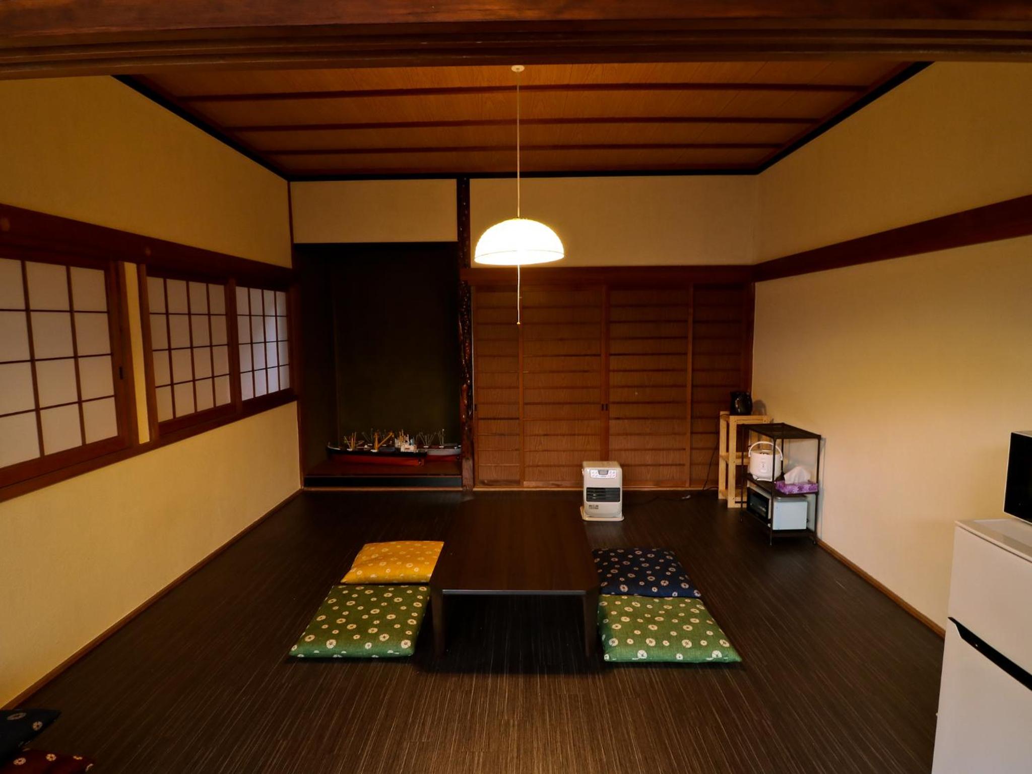 Single Bed in Mixed Dormitory Room