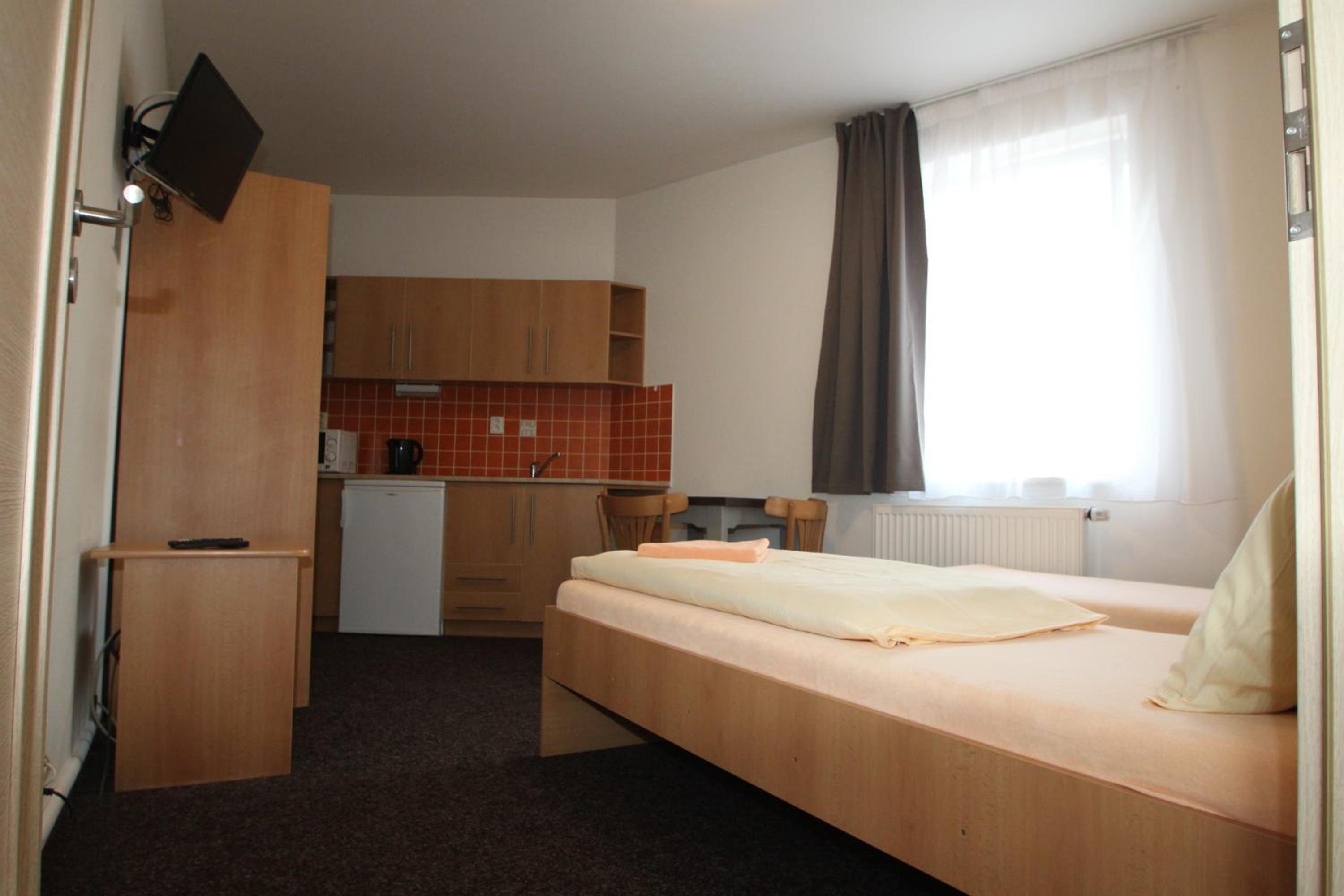 Double or Twin Room with Private Bathroom photo 2