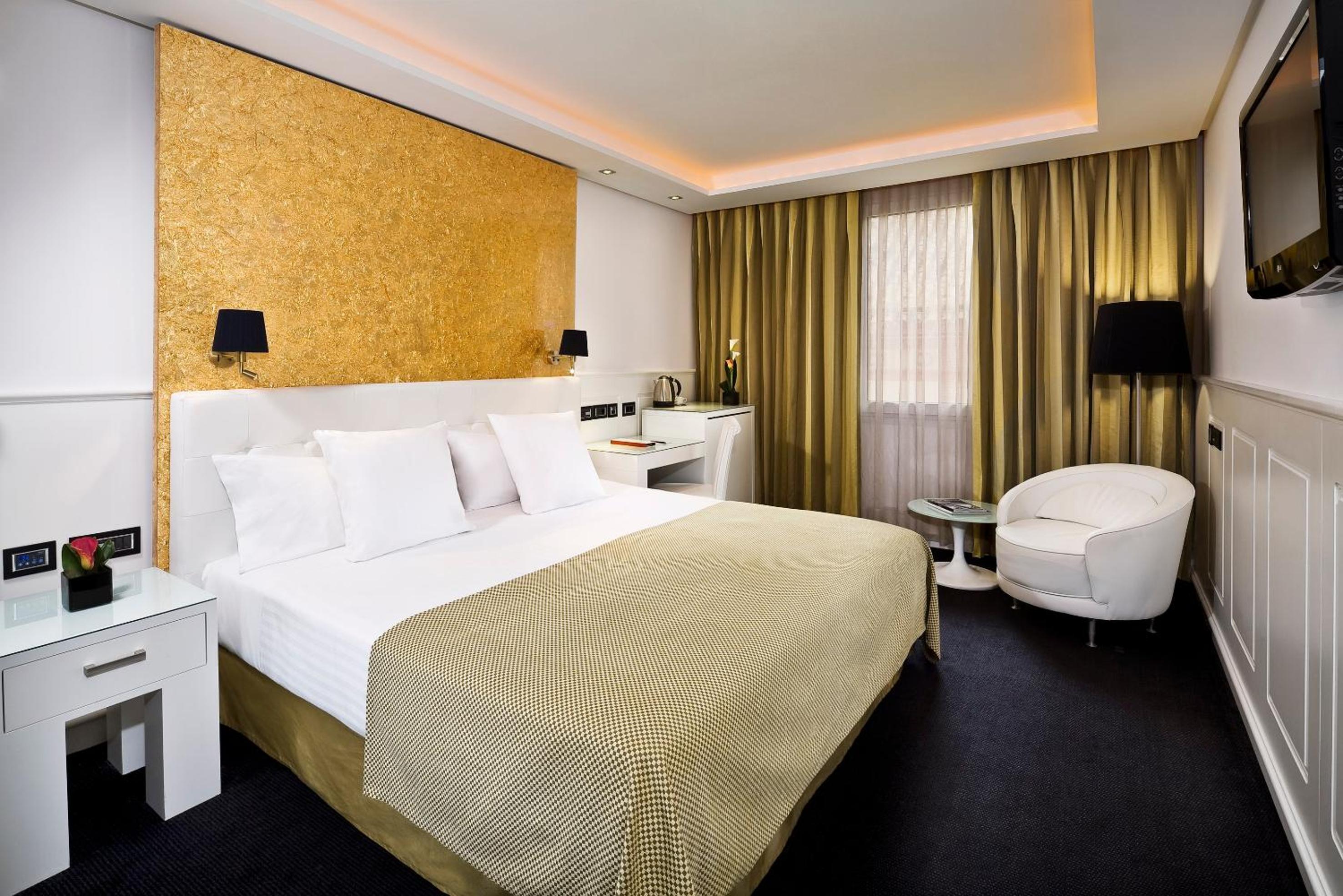 Deluxe Room - Photo 4