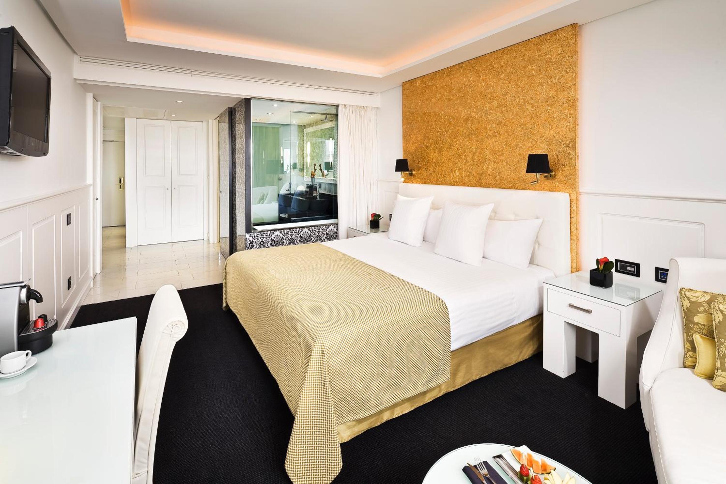 Premium Room - Photo 5
