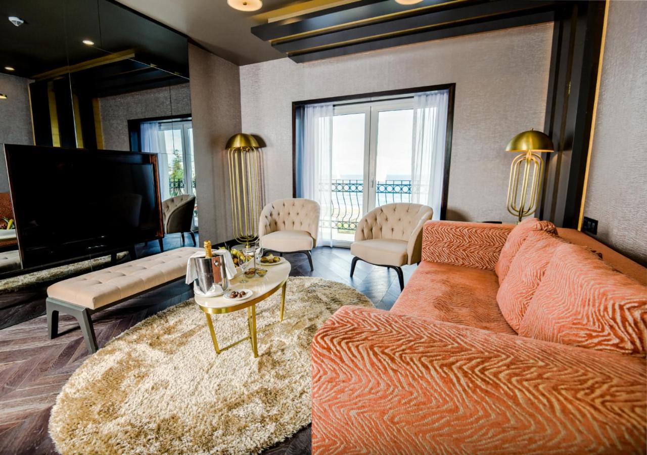 Deluxe Suite with Sea View
