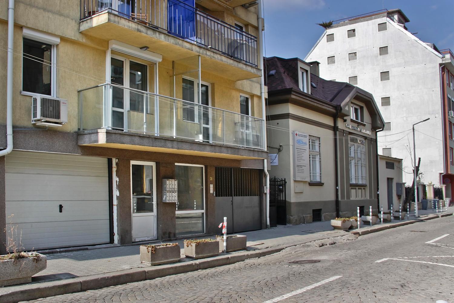 Studio Apartment - Photo 12