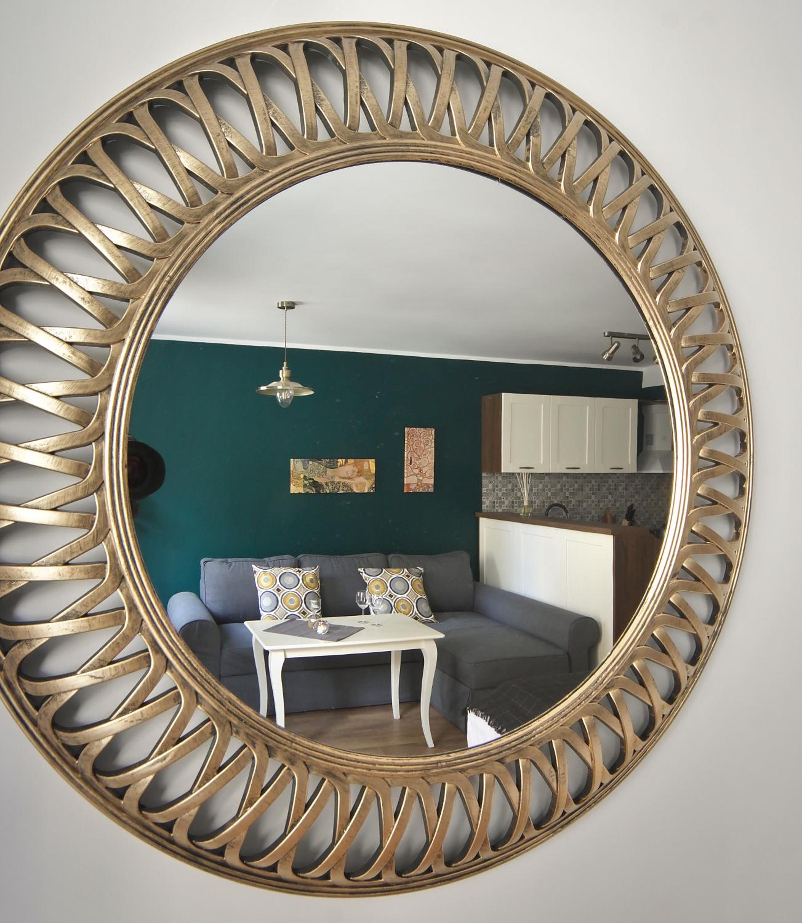Studio Apartment - Photo 1