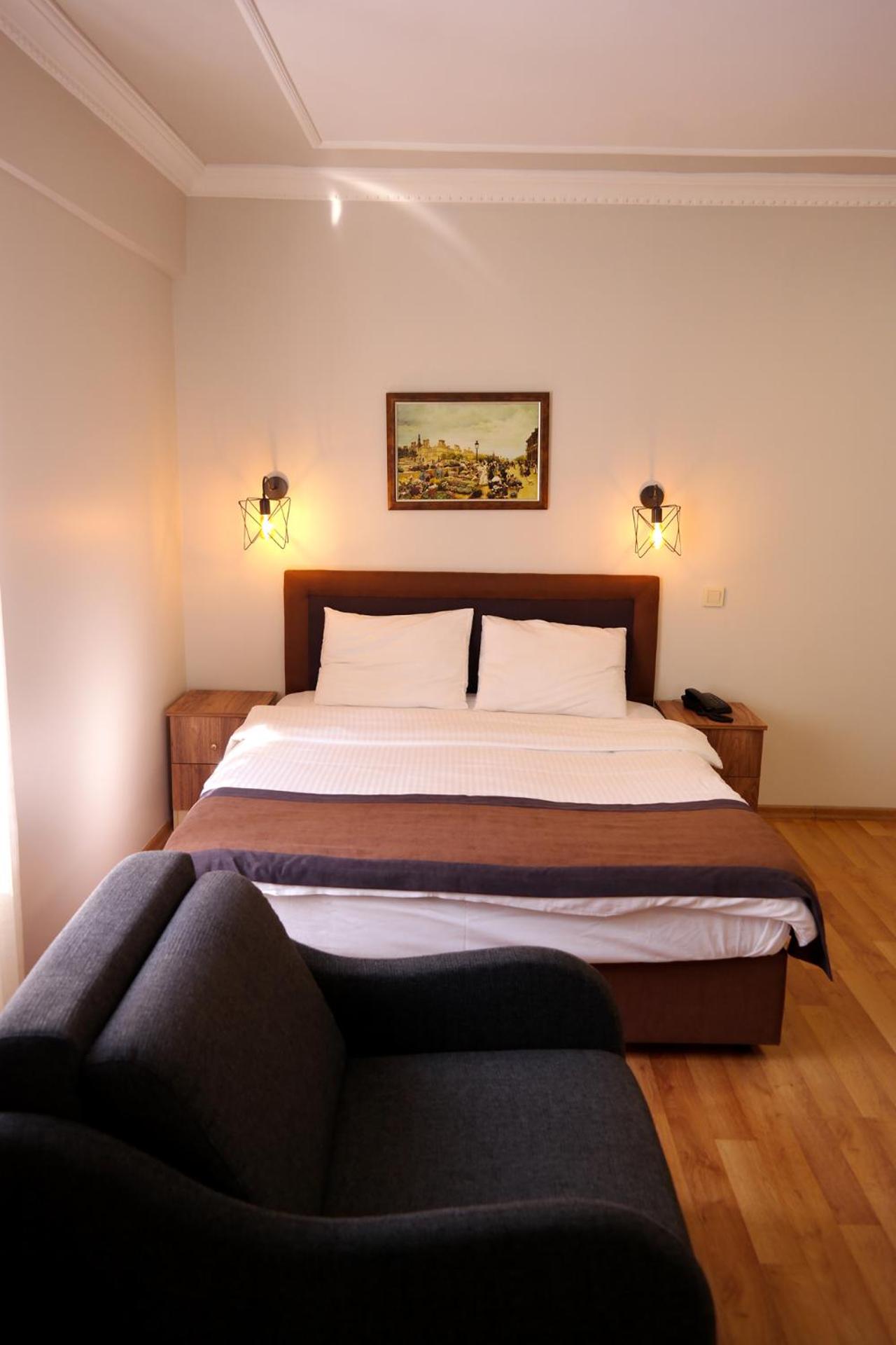Deluxe Family Room photo 1