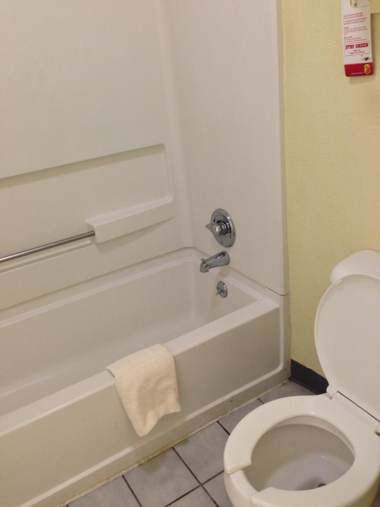 King Room - Non-Smoking - Photo 5