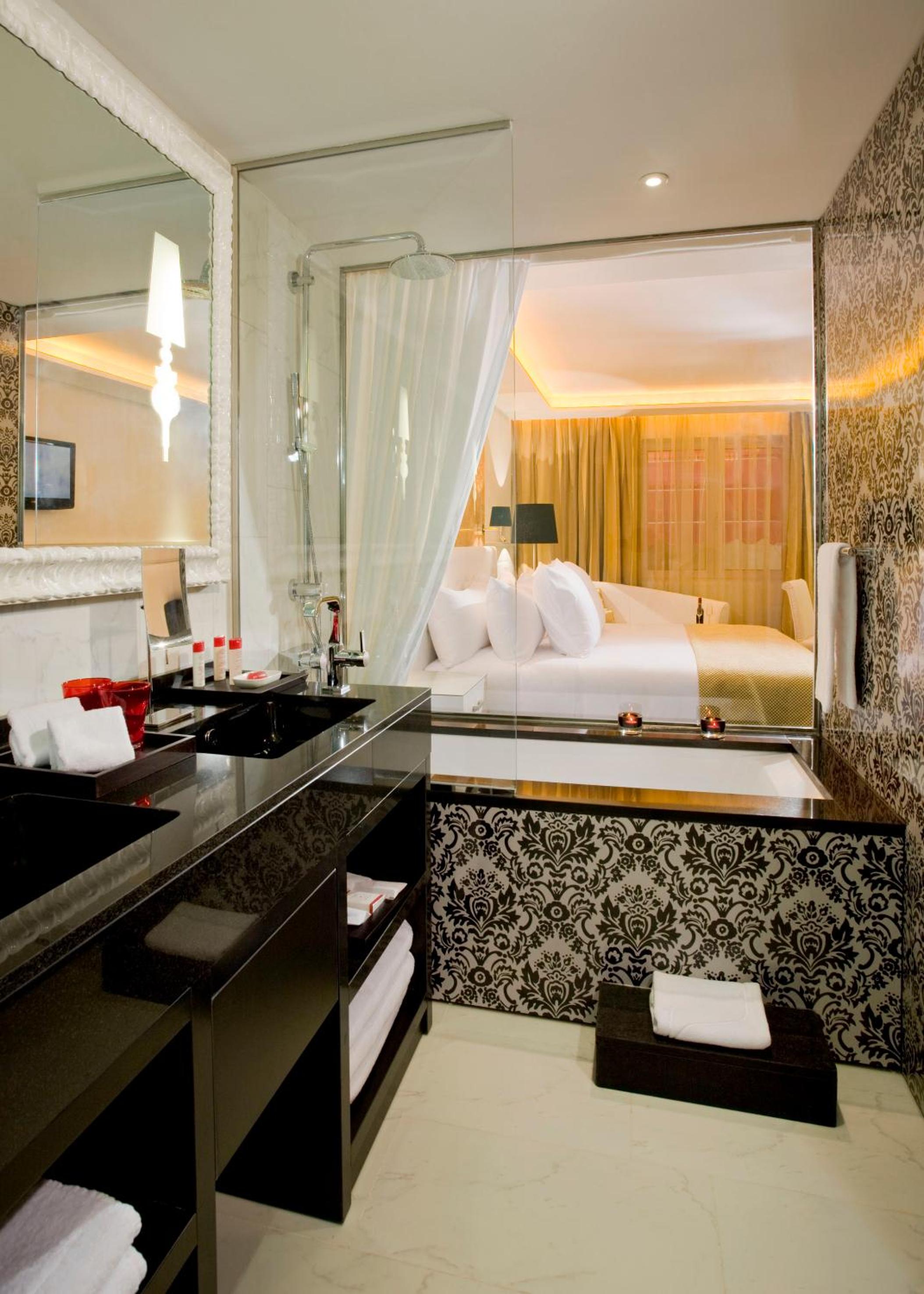 Premium Room Red Level - Photo 5