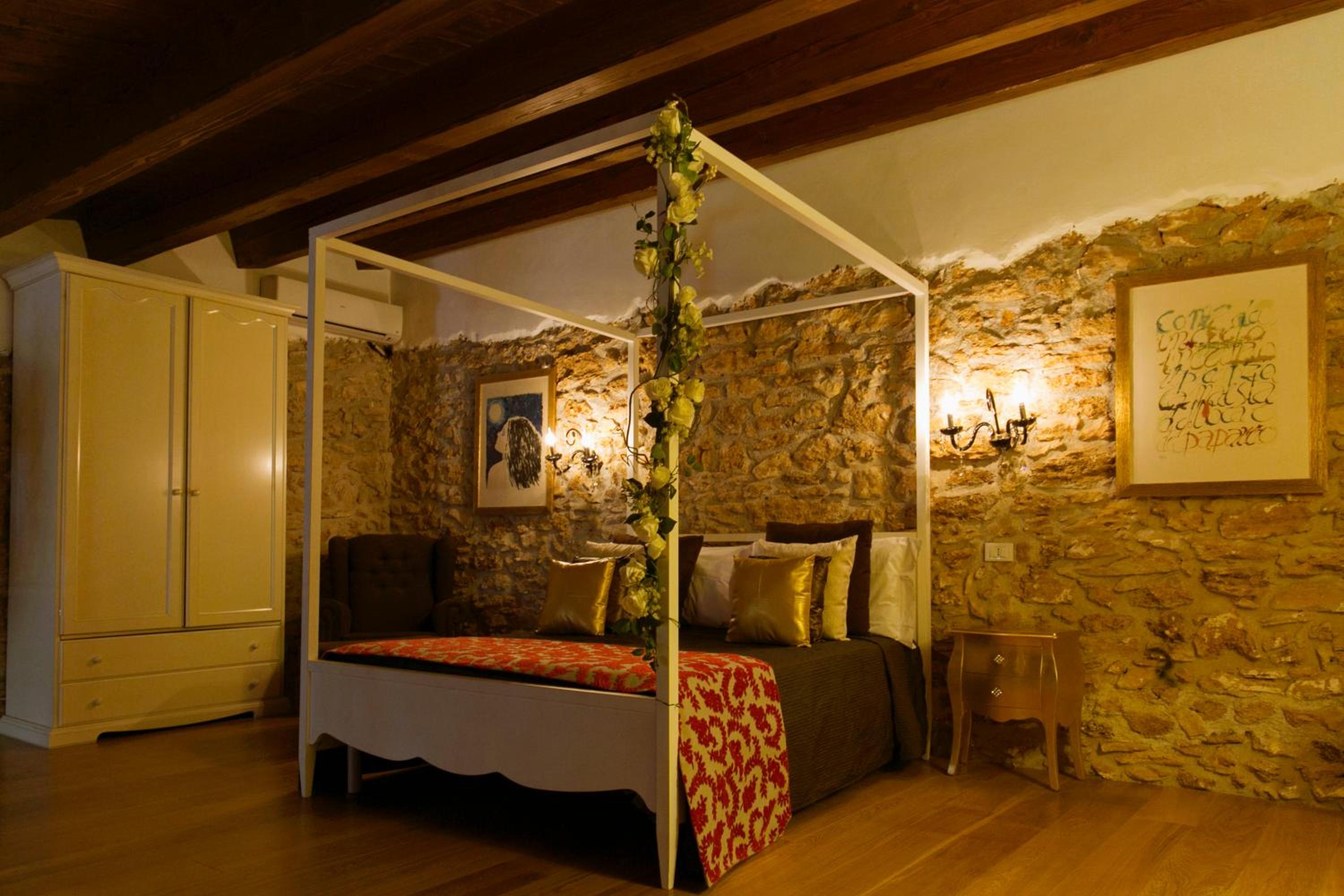 Deluxe Suite with Spa Bath