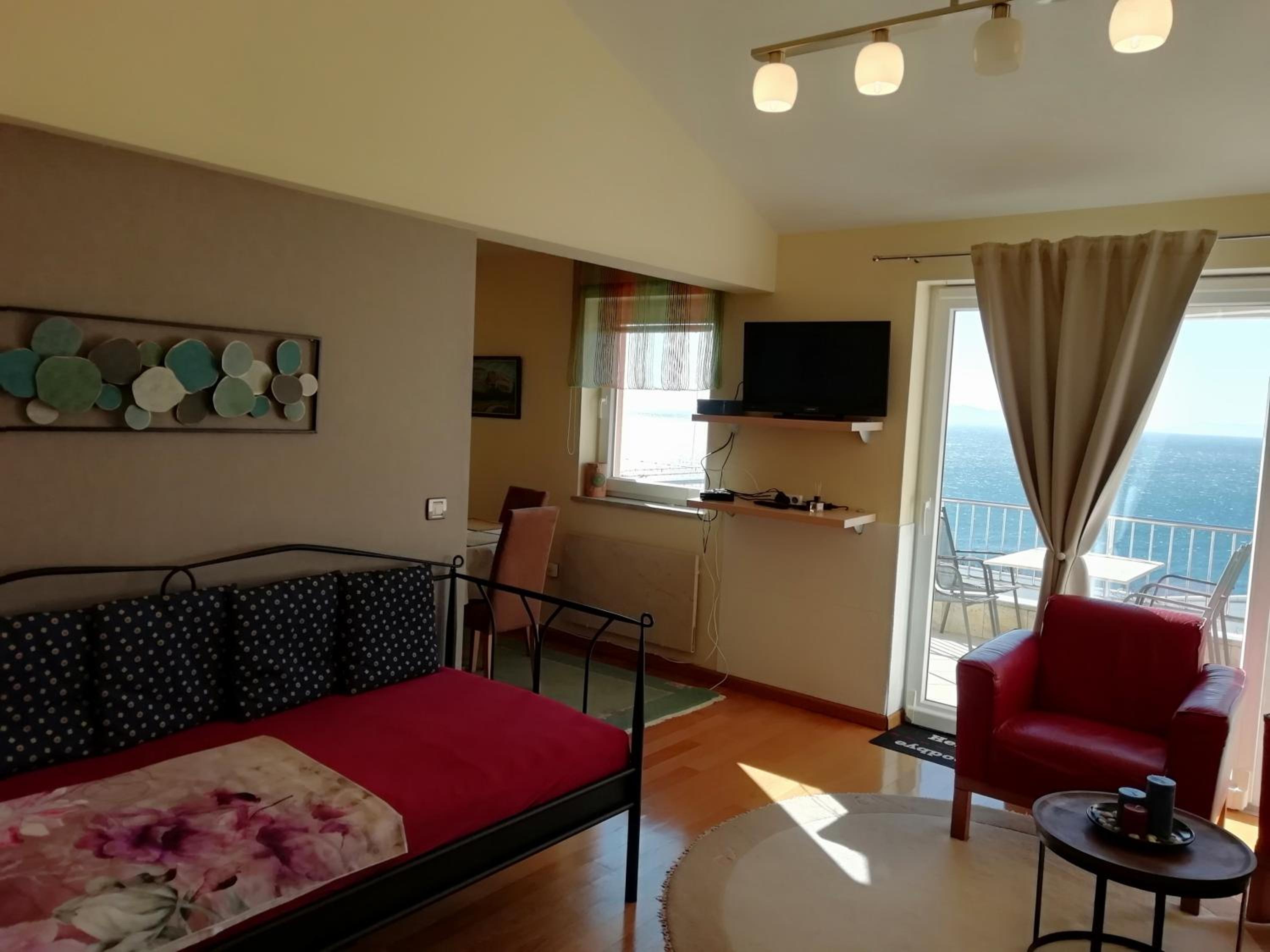 One-Bedroom Apartment with Sea View - Photo 1