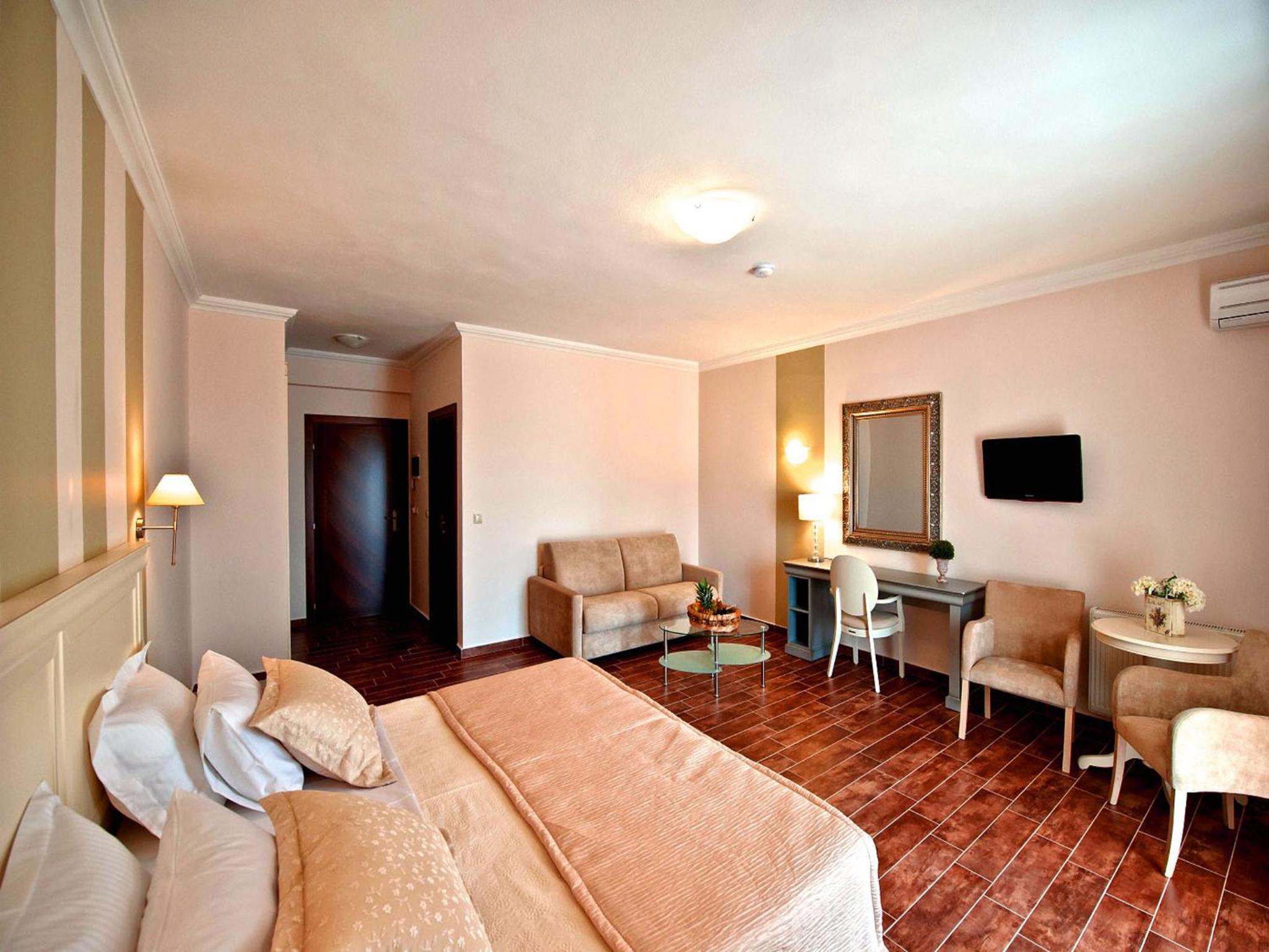 Deluxe Suite with Lake View - Photo 1