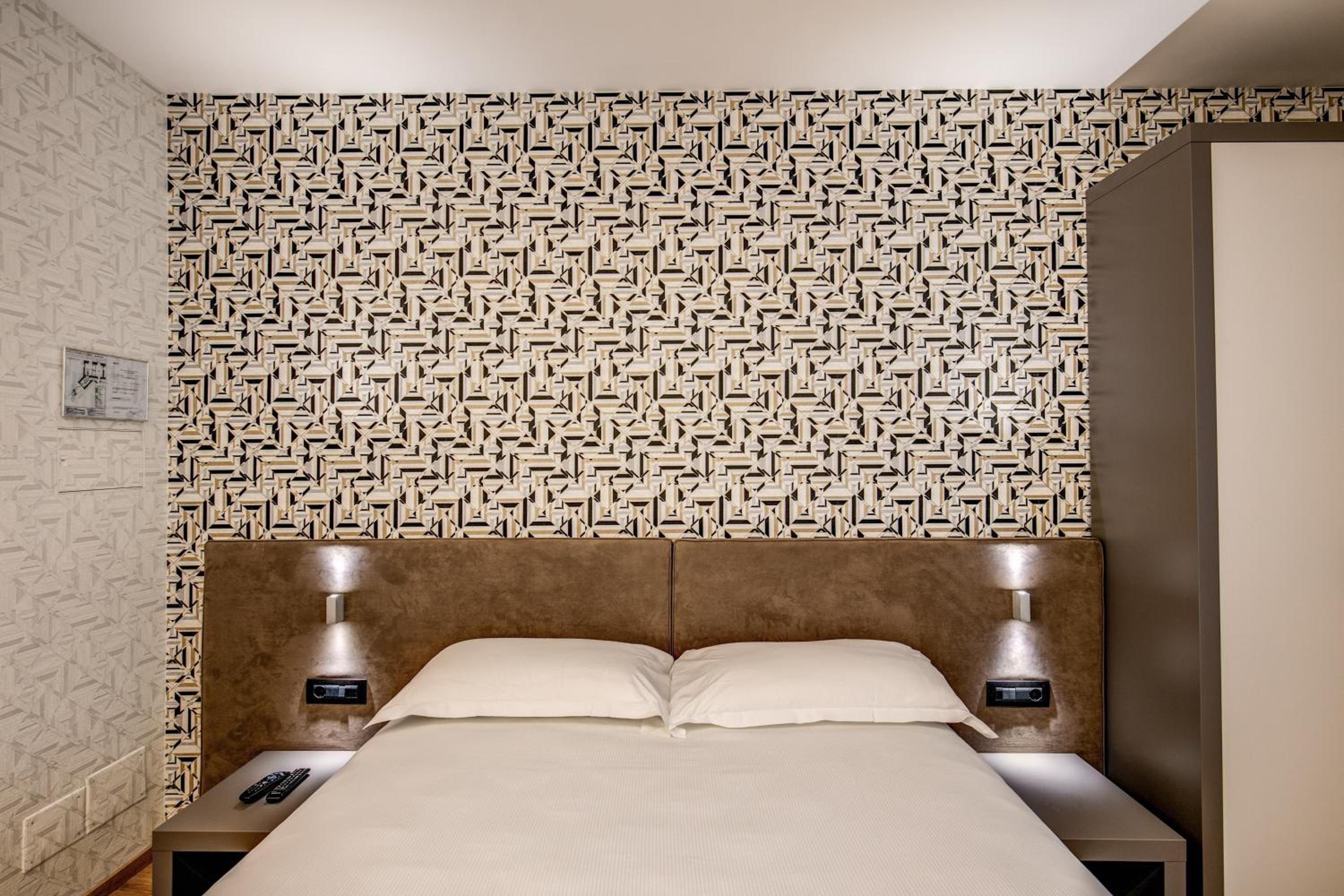 Standard Double or Twin Room photo 3