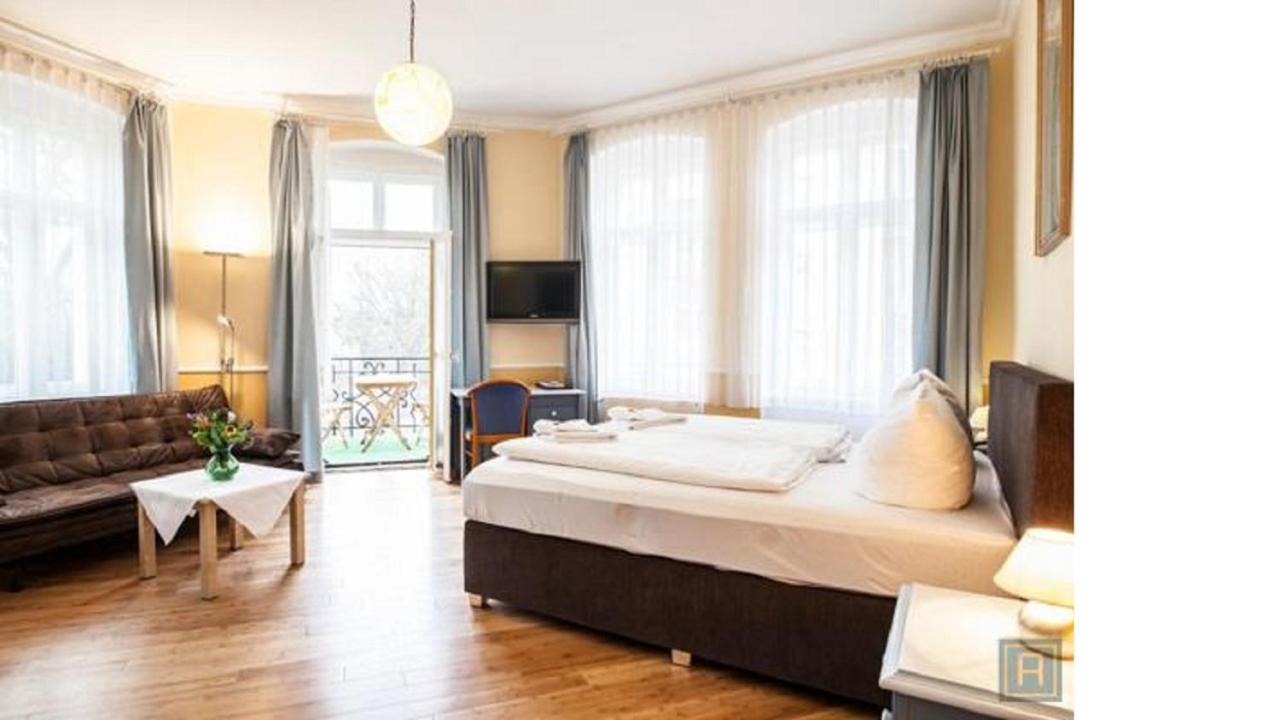 Double or Twin Room photo 3