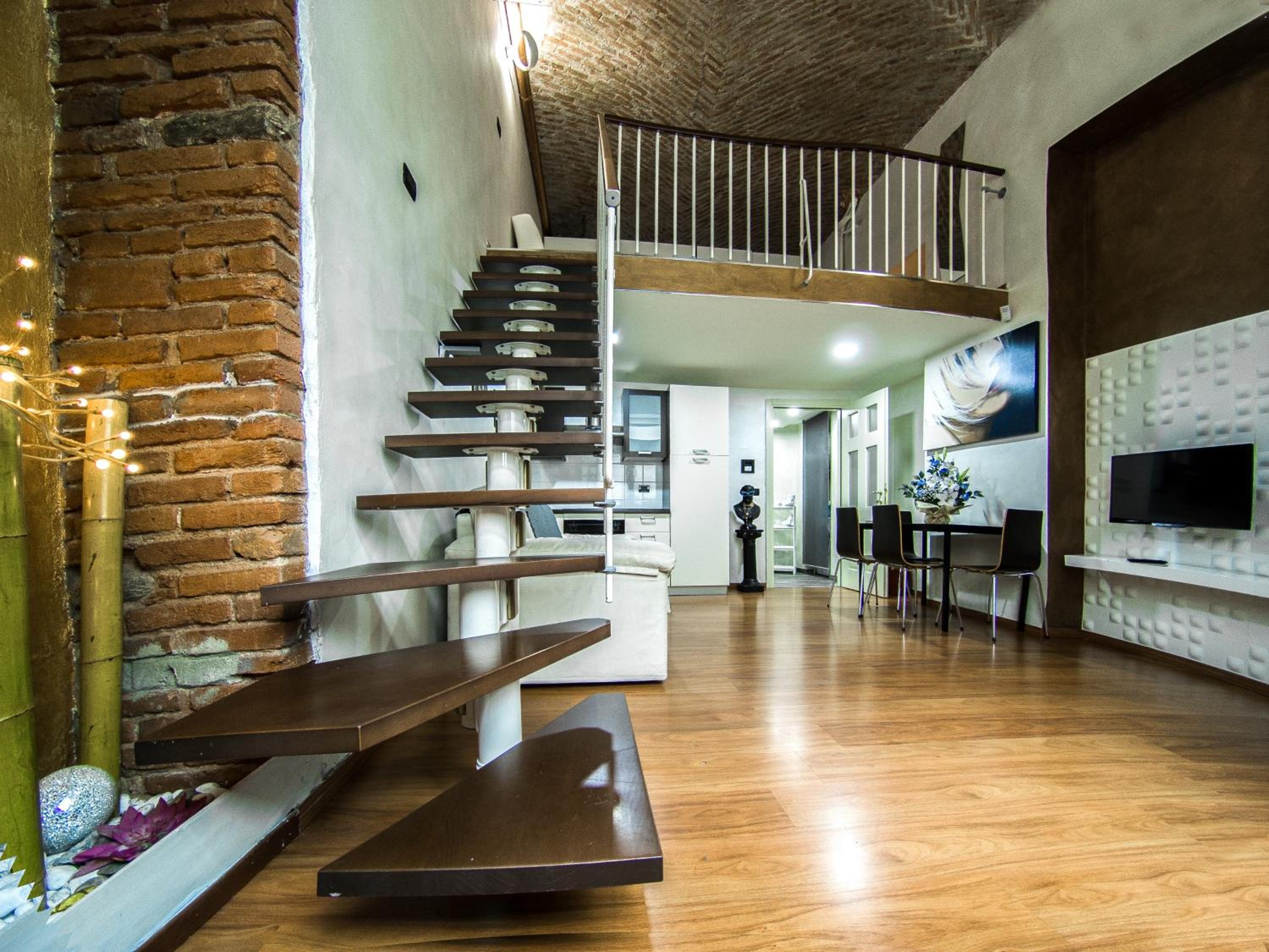 Loft - Photo 1