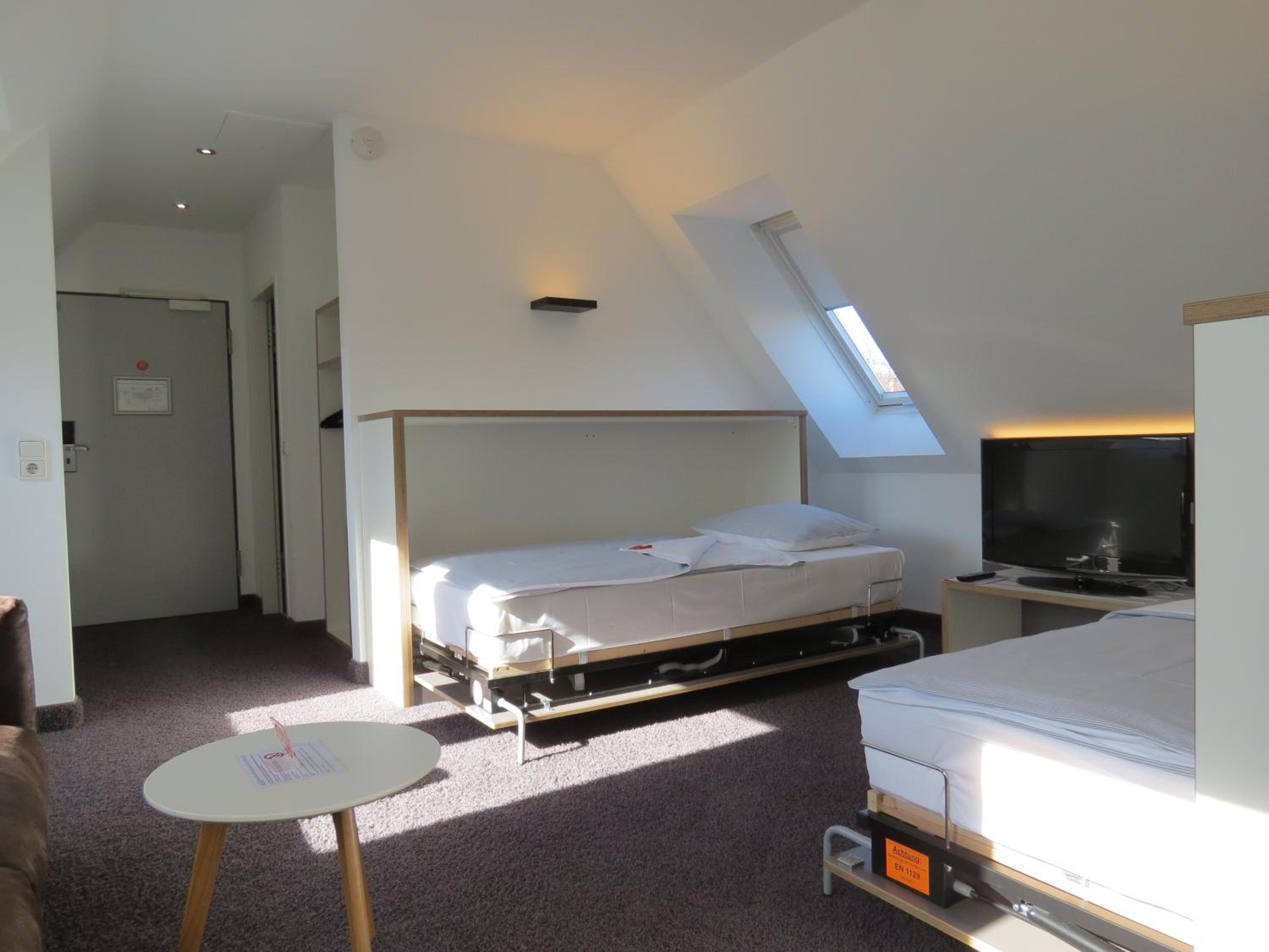 Economy Quadruple Room - Photo 9