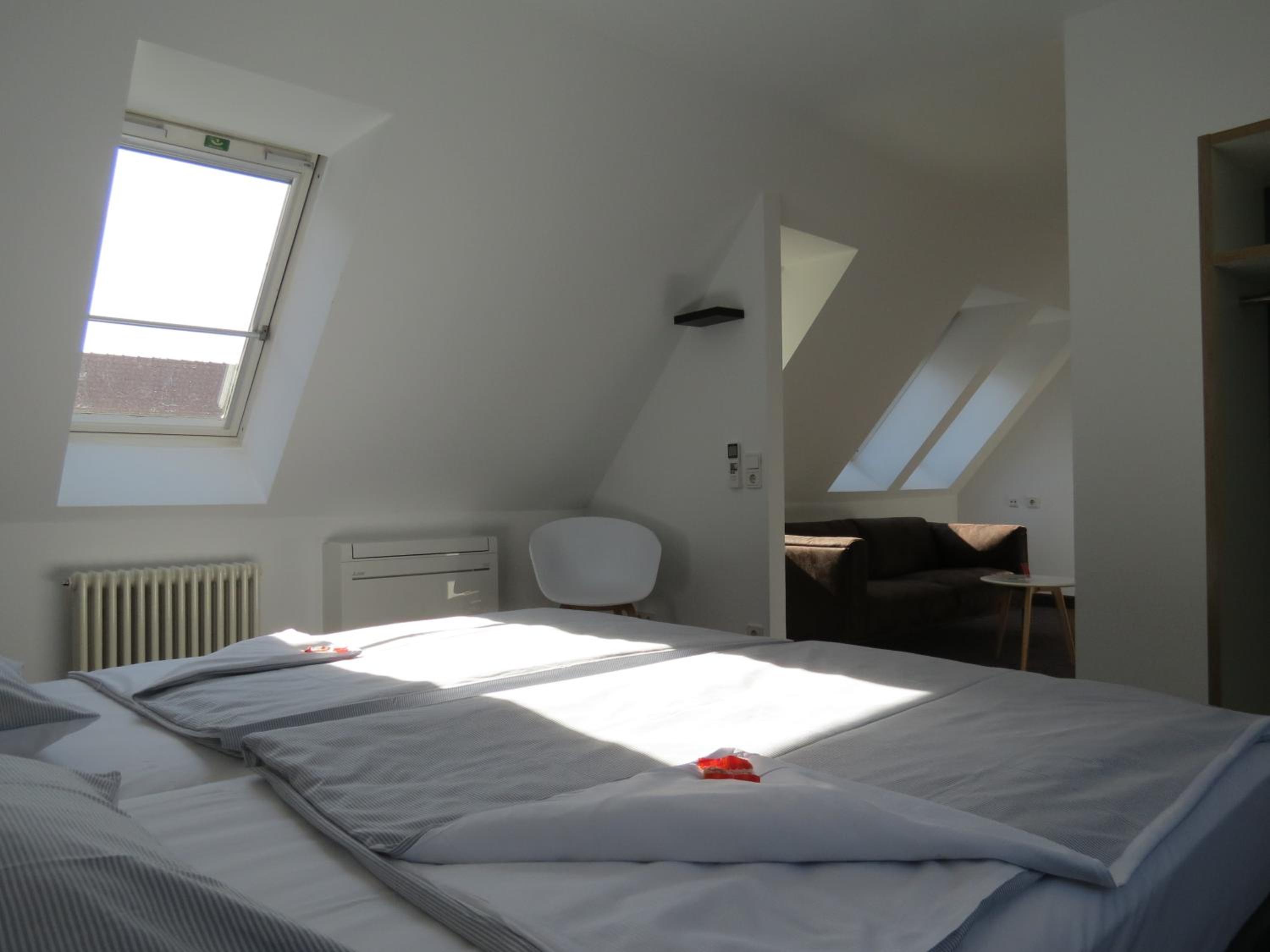 Economy Quadruple Room - Photo 6