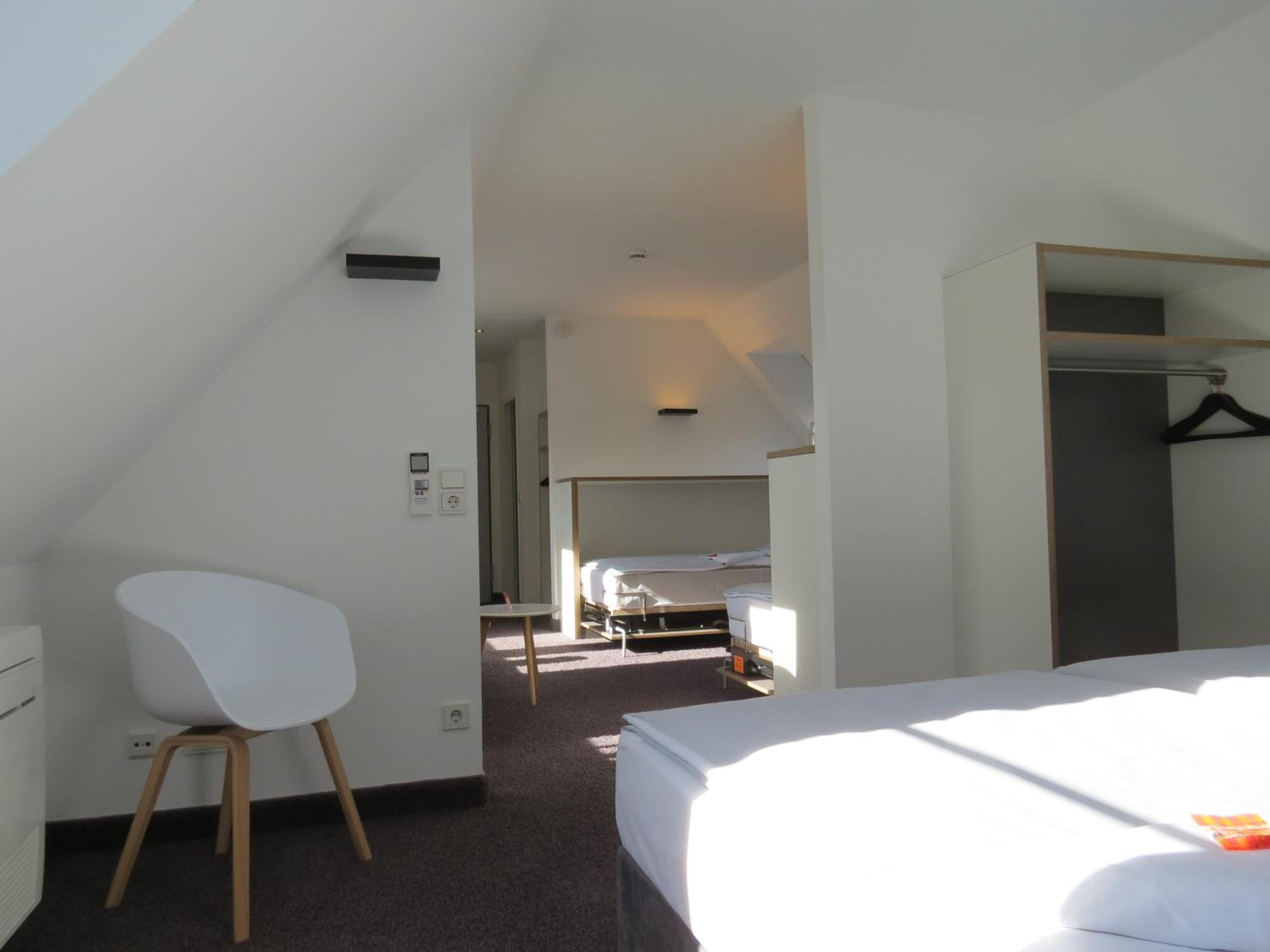 Economy Quadruple Room - Photo 4