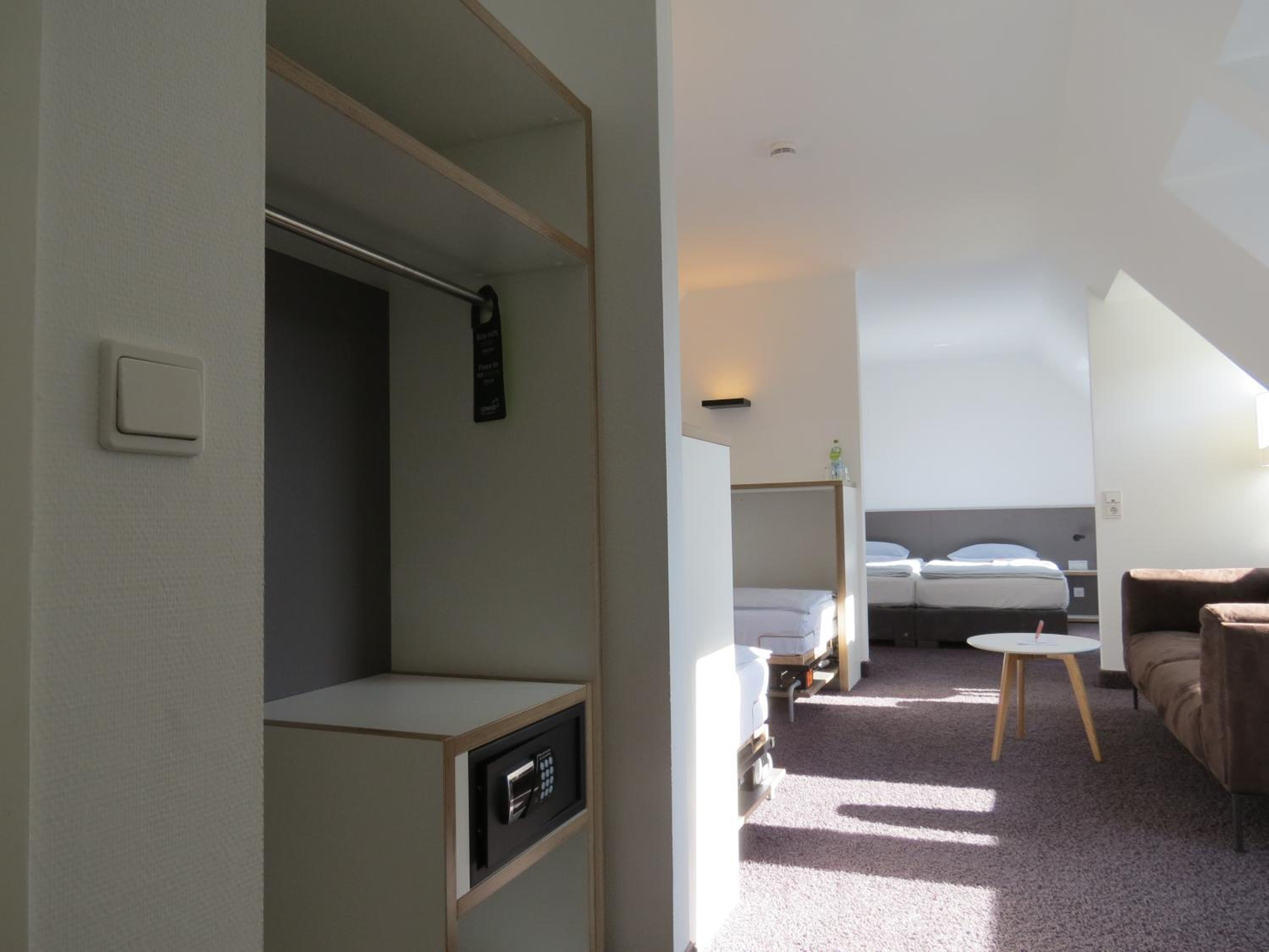 Economy Quadruple Room - Photo 3
