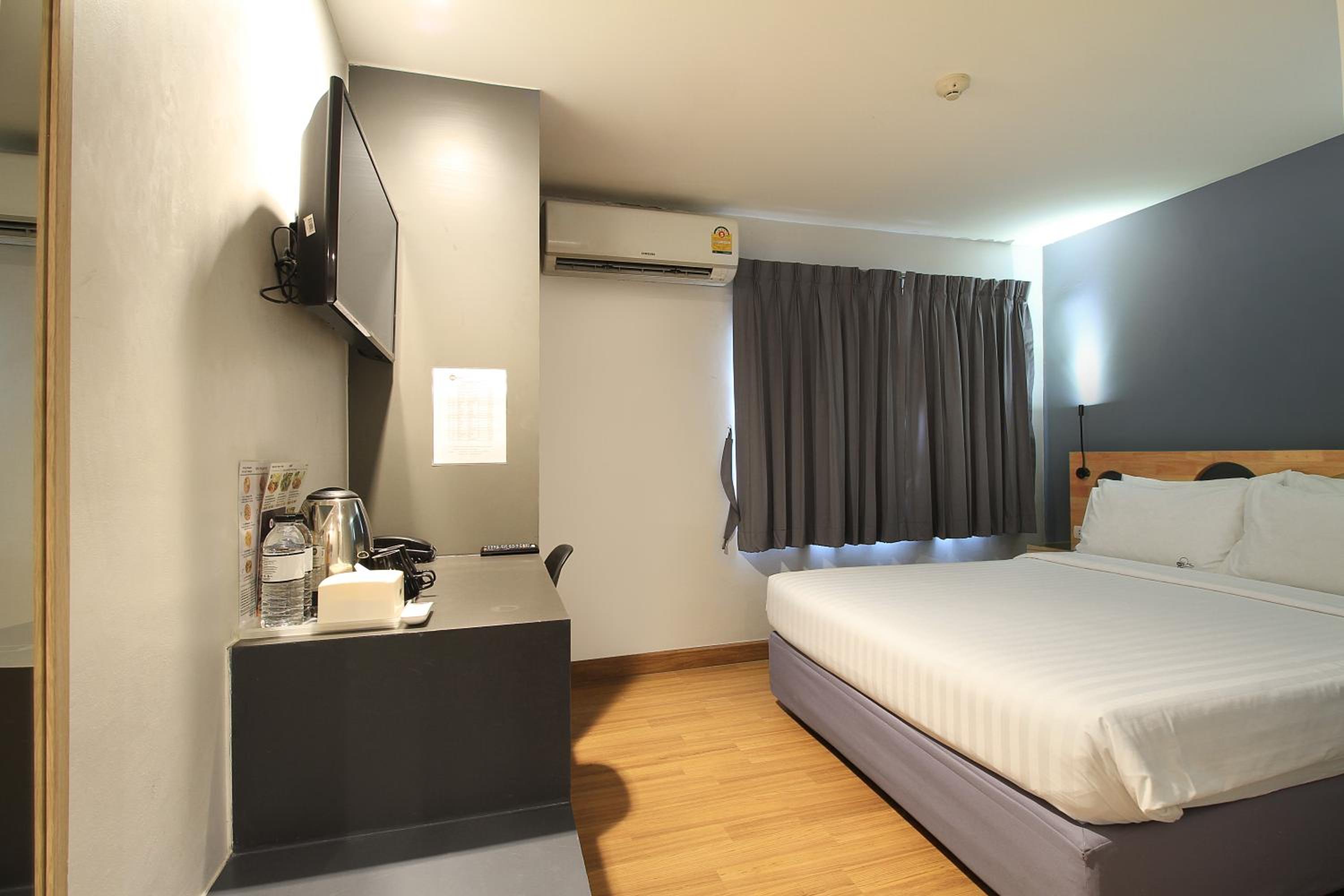 Standard Double Room with Window photo 1
