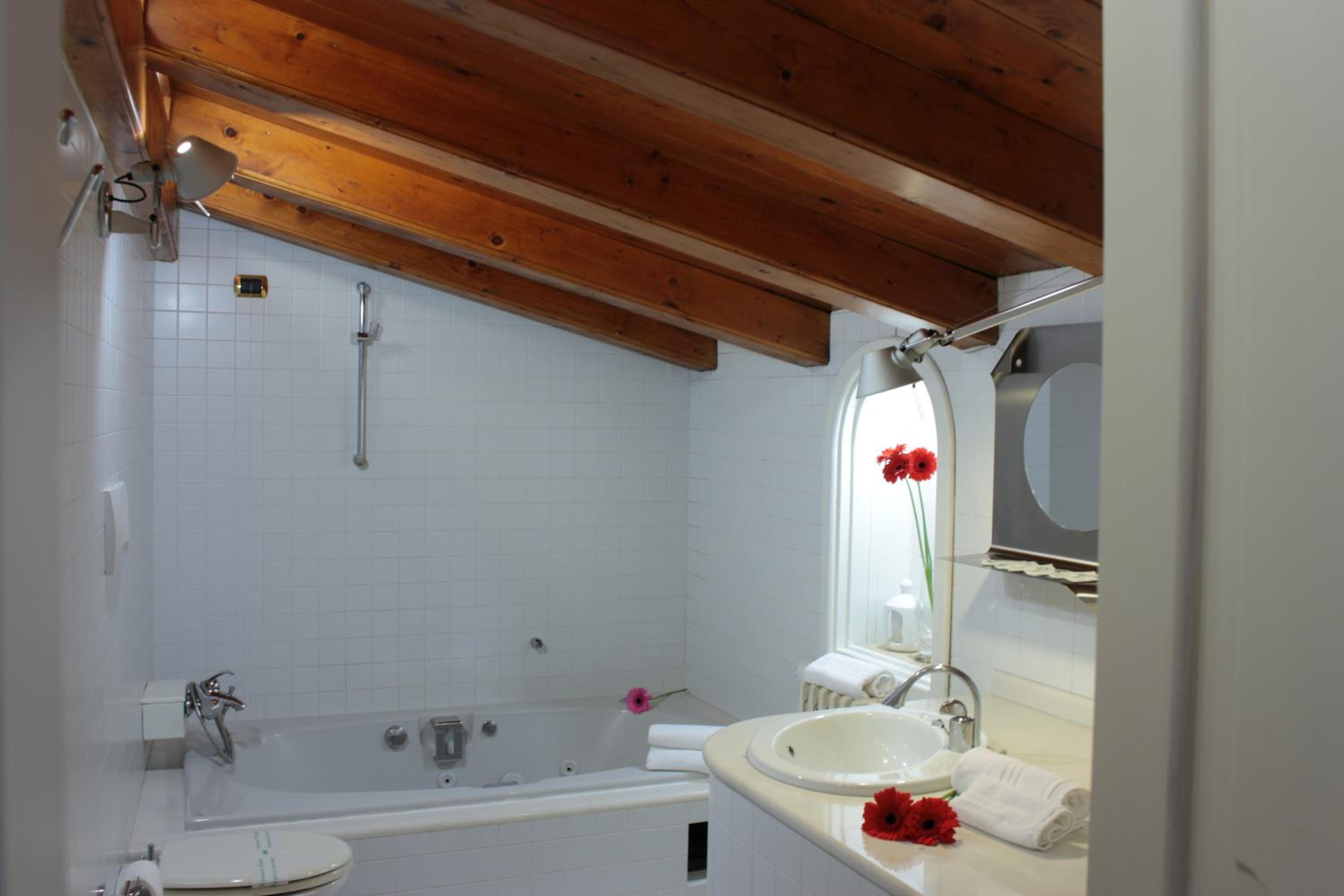 Suite with Spa Bath photo 2