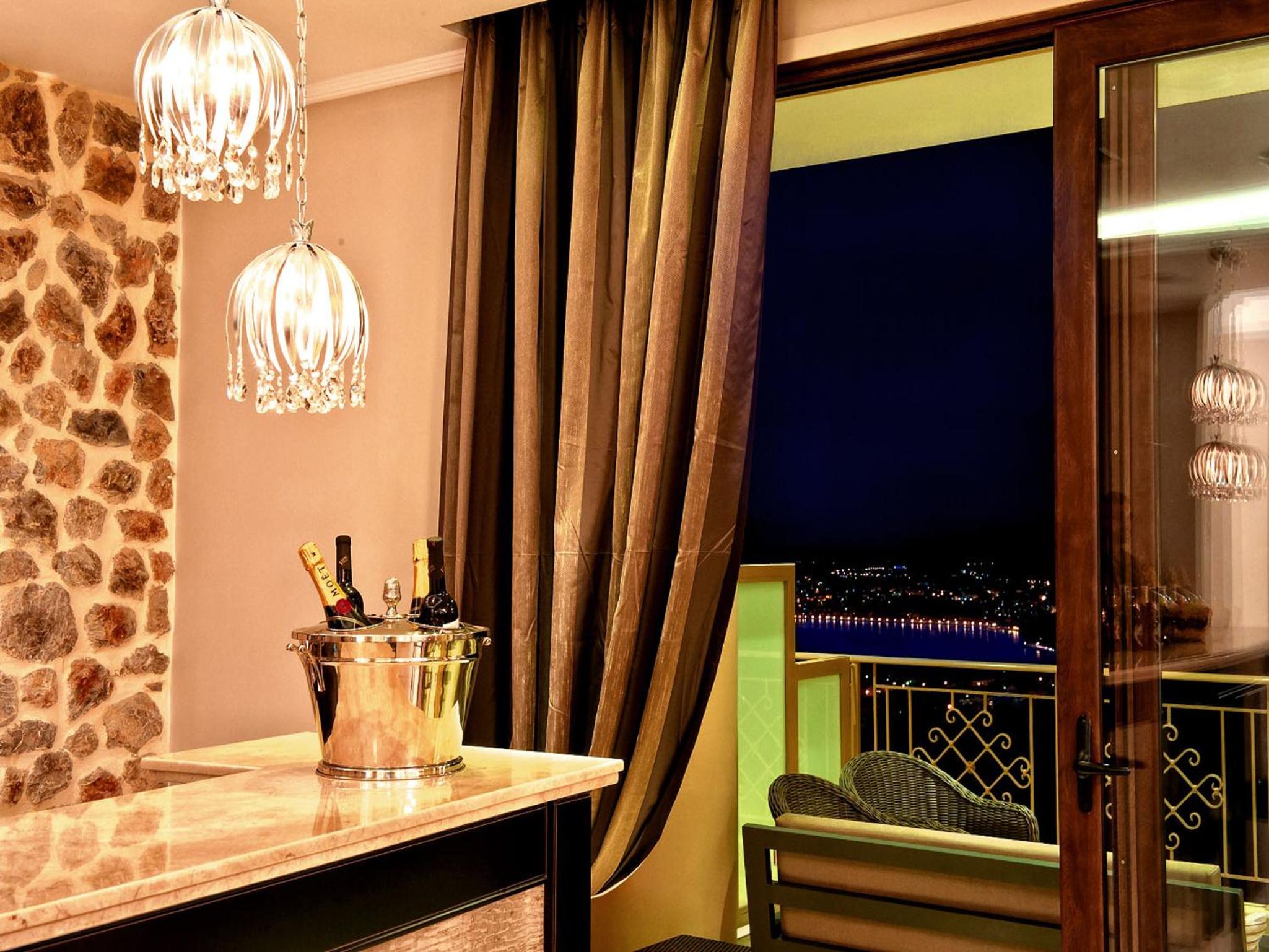  Double or Twin Room with Mountain View - Photo 9