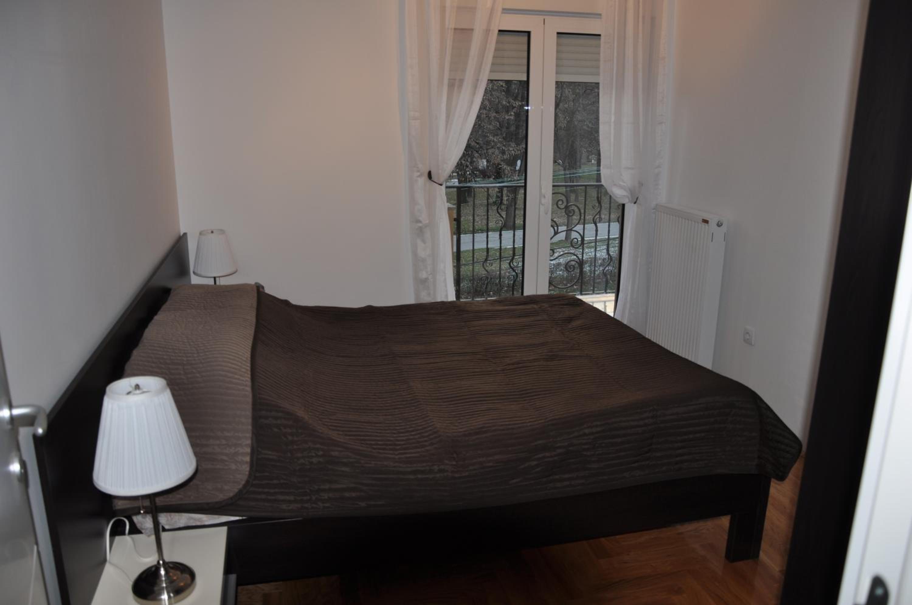 One-Bedroom Apartment with Balcony photo 2