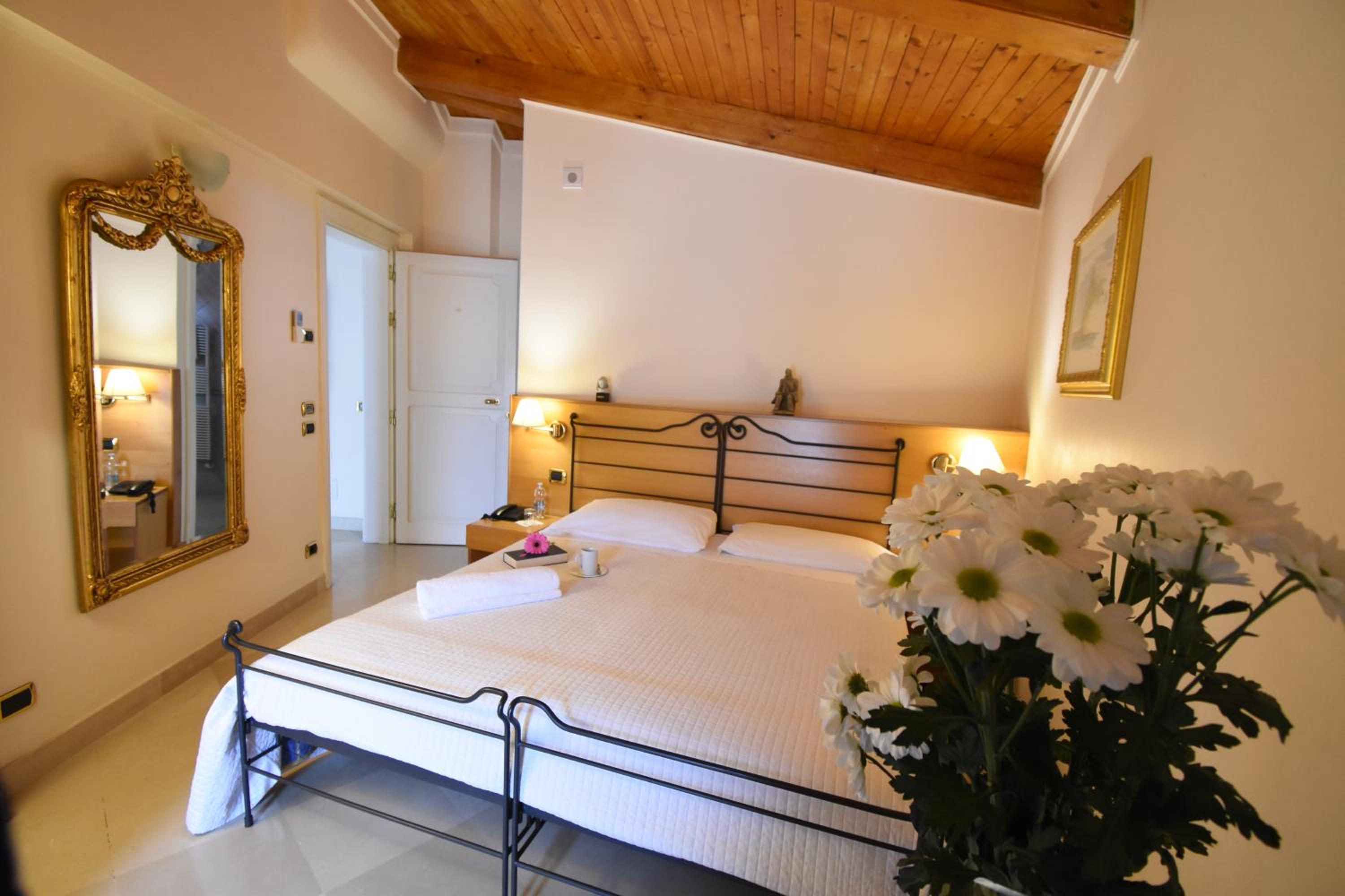 Standard Double or Twin Room photo 2