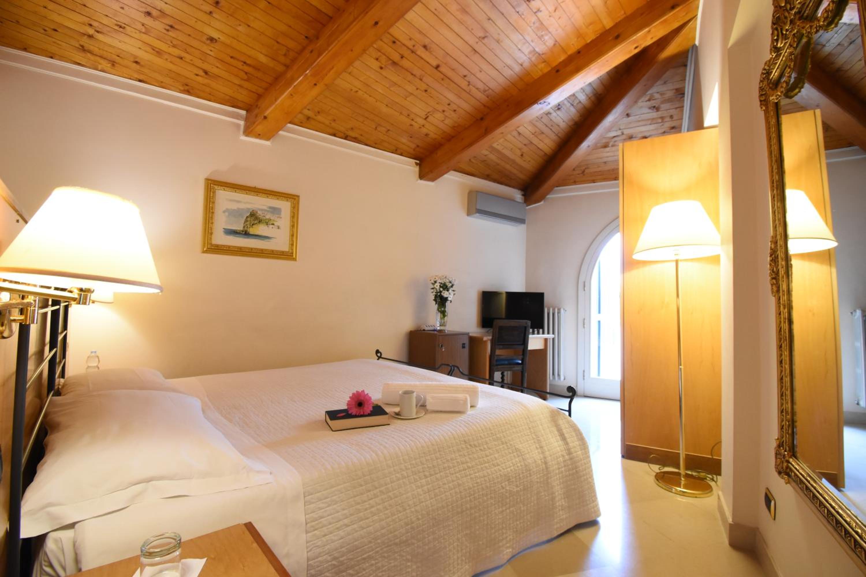 Standard Double or Twin Room photo 1
