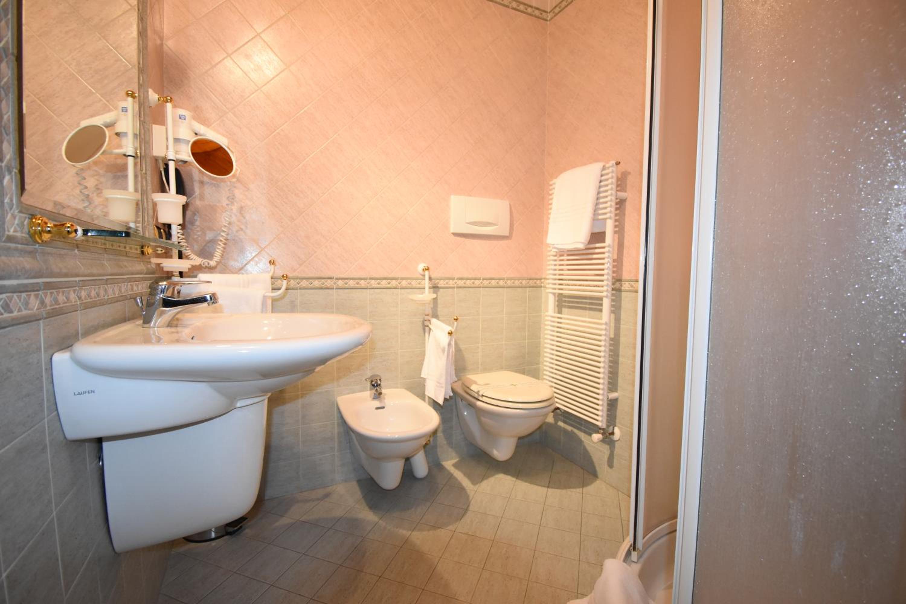 Standard Double or Twin Room photo 3