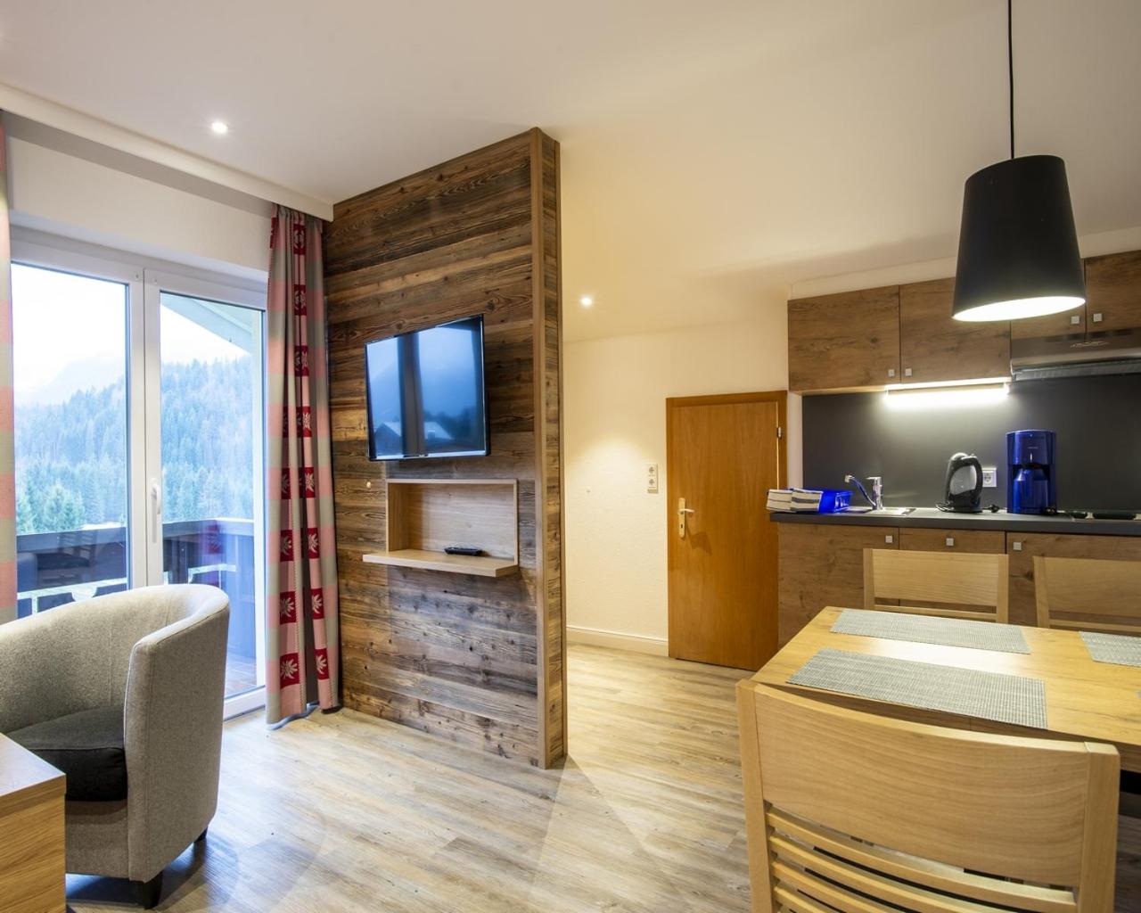 Two-Bedroom Apartment with Balcony photo 3