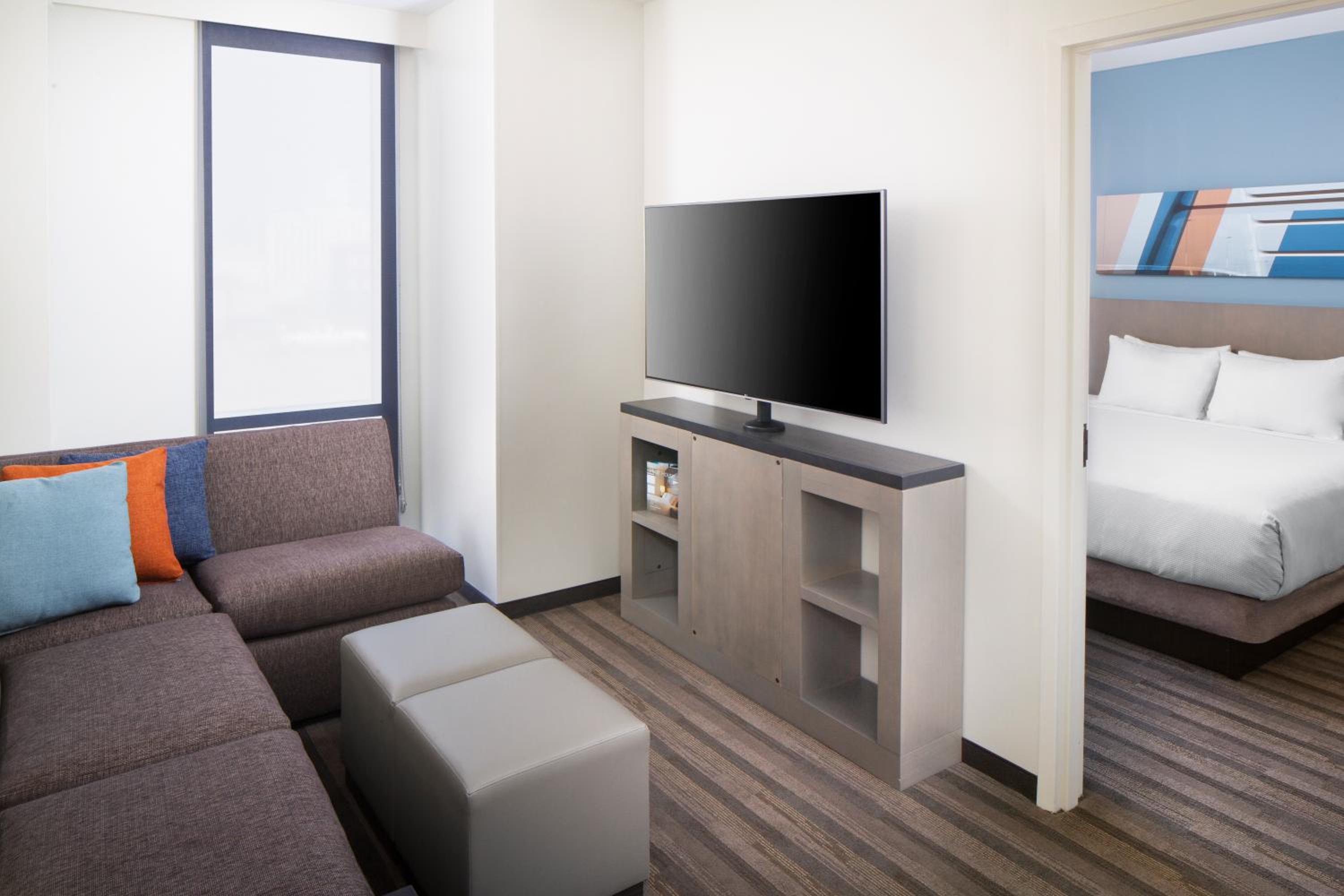 One-Bedroom King Suite with Sofa Bed and Kitchen photo 2