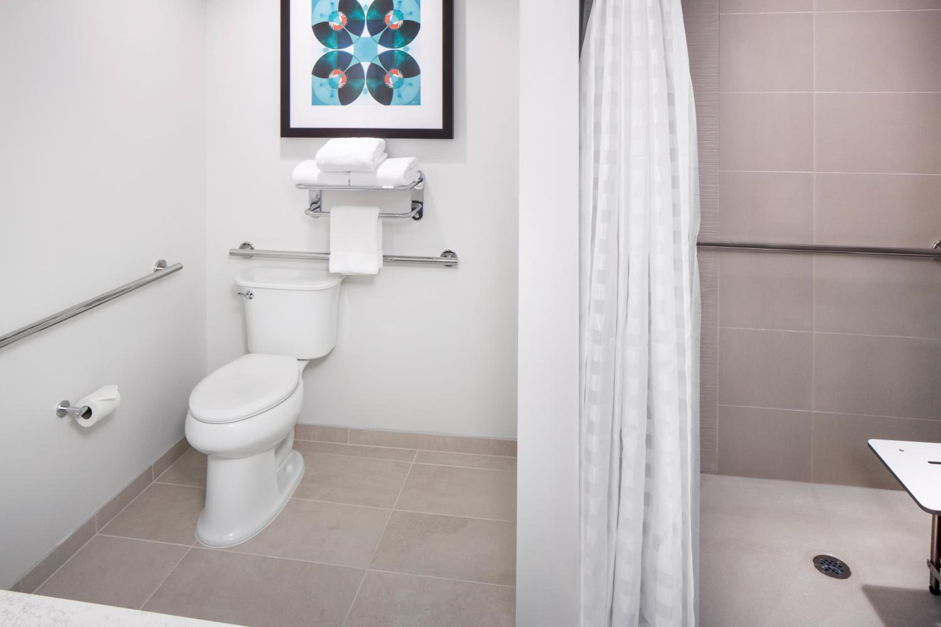Den King Room with Roll-in Shower - Disability Access photo 2
