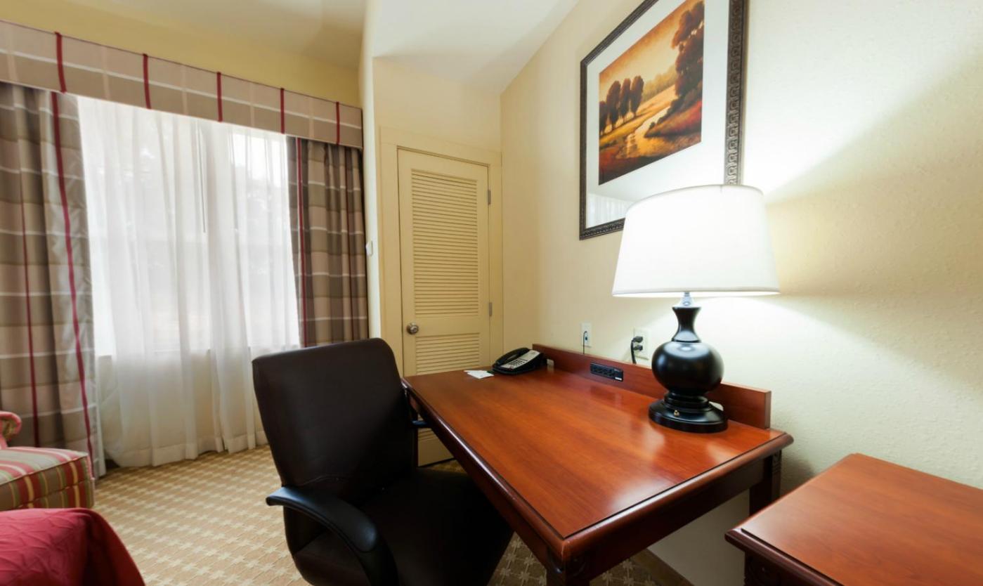 King Room - Non-Smoking - Photo 2